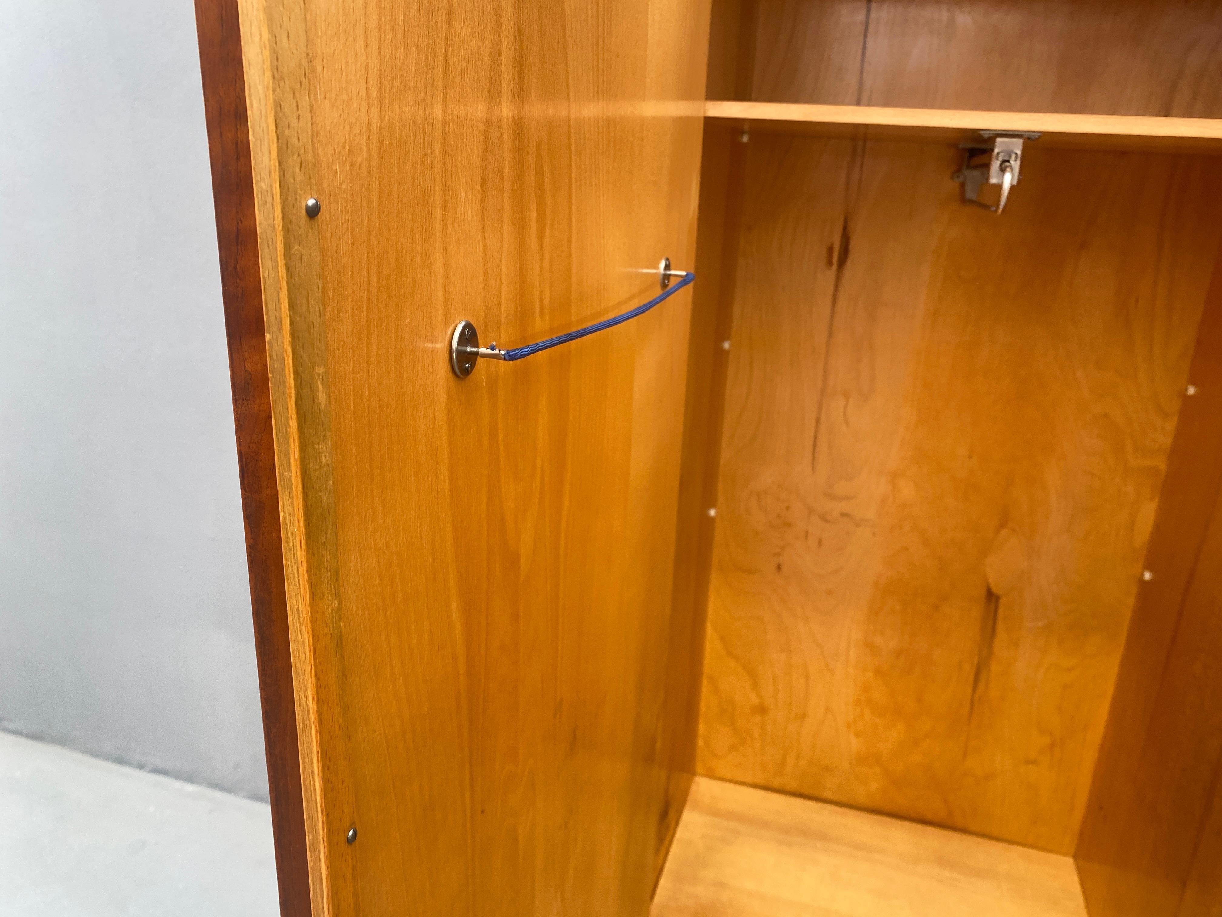 Armoire, 1970, placage de noyer 12