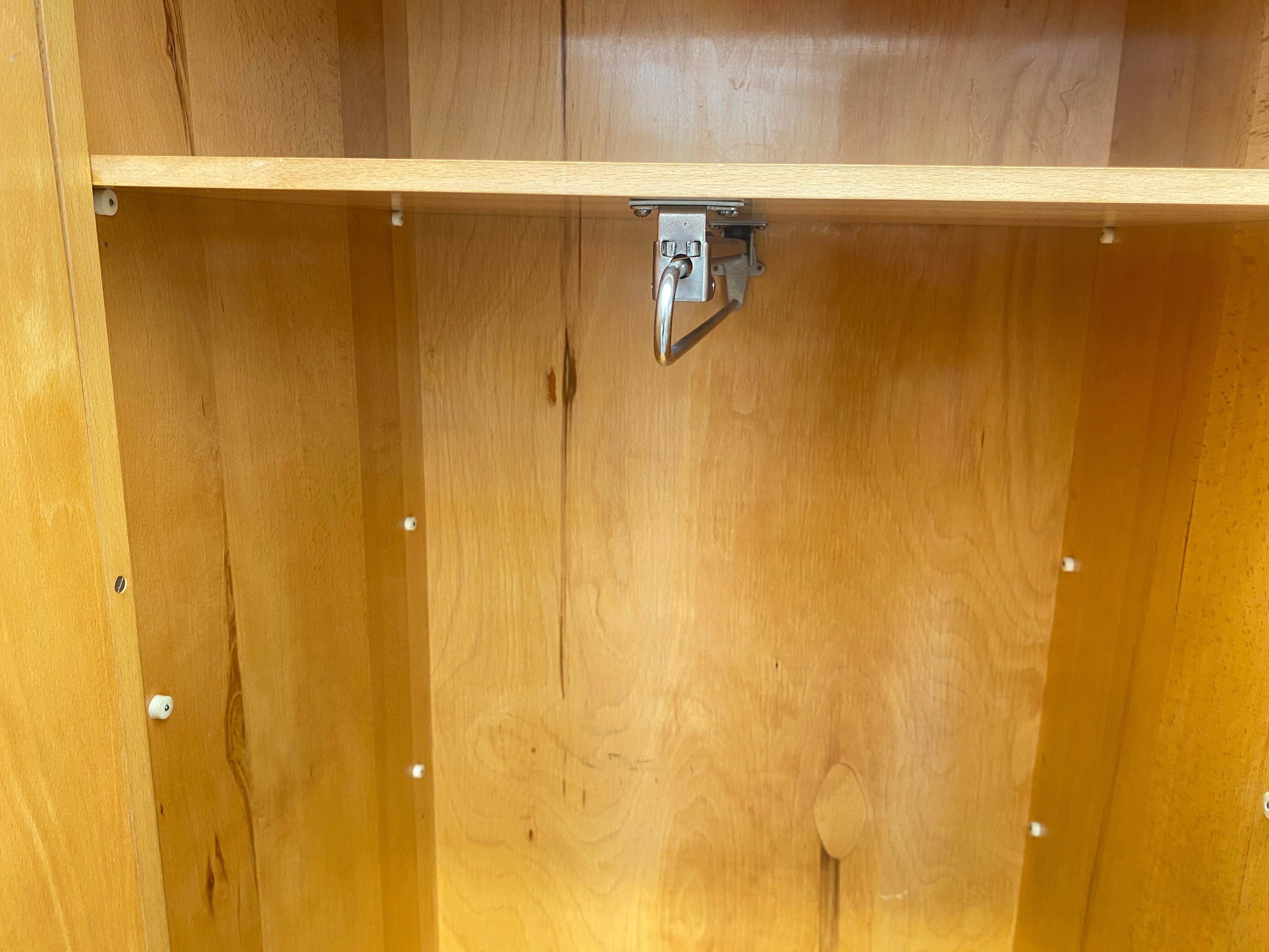 Armoire, 1970, placage de noyer 13