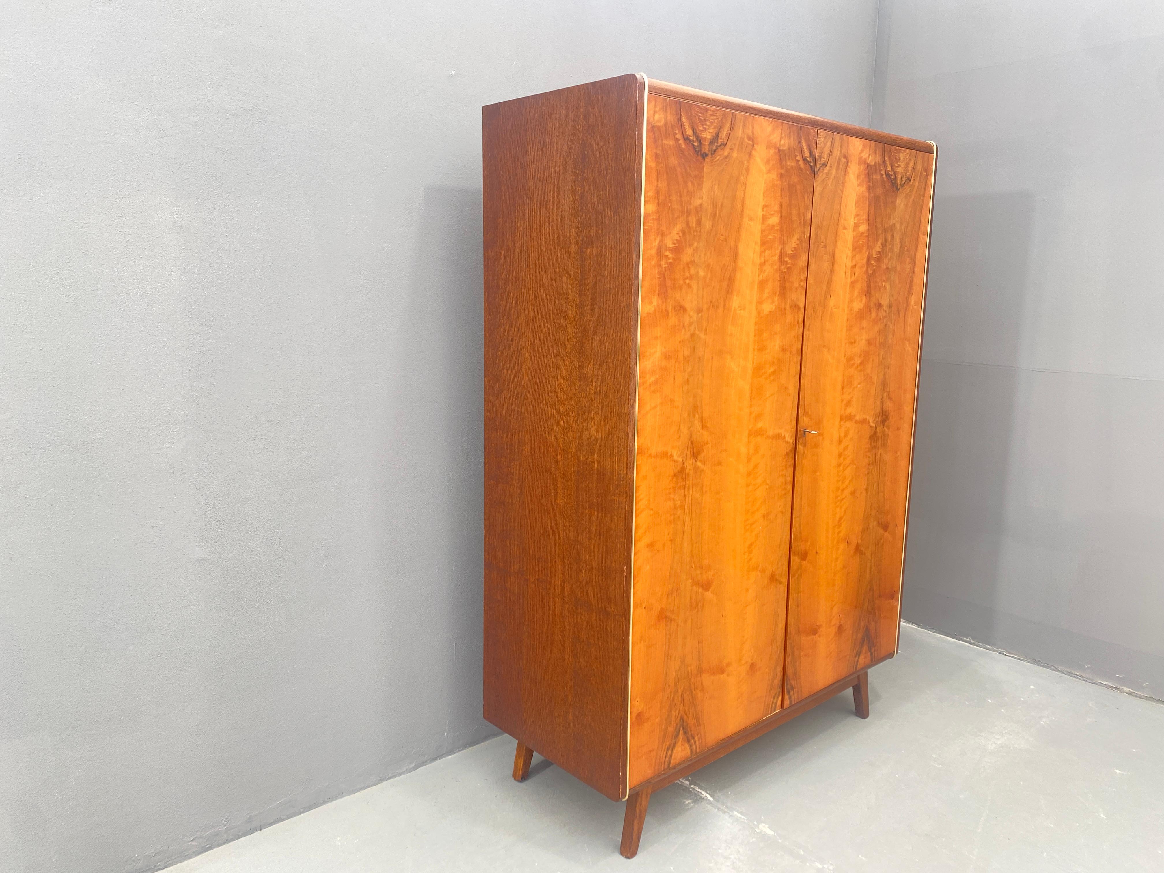 Art déco Armoire, 1970, placage de noyer
