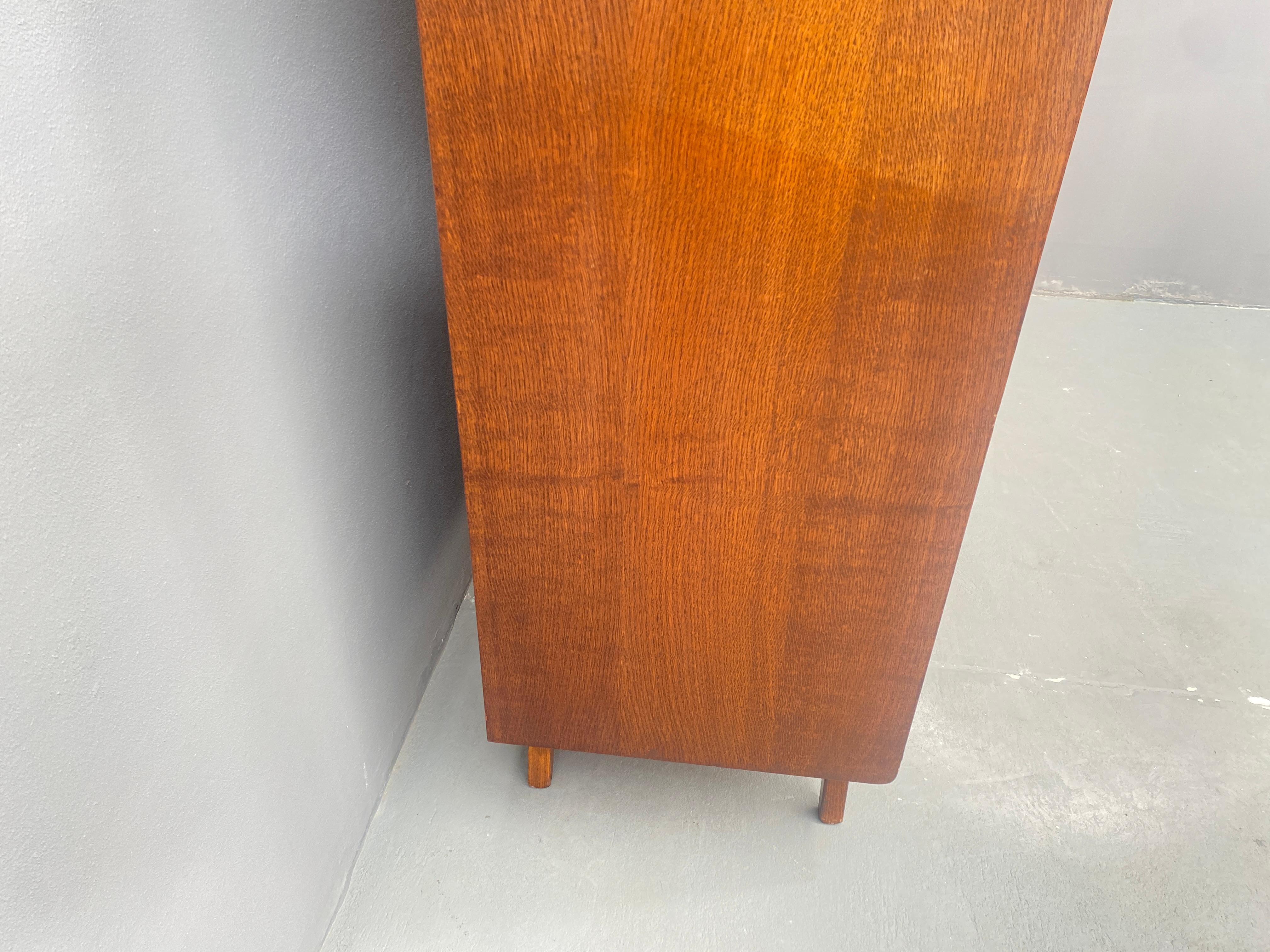 Tchèque Armoire, 1970, placage de noyer