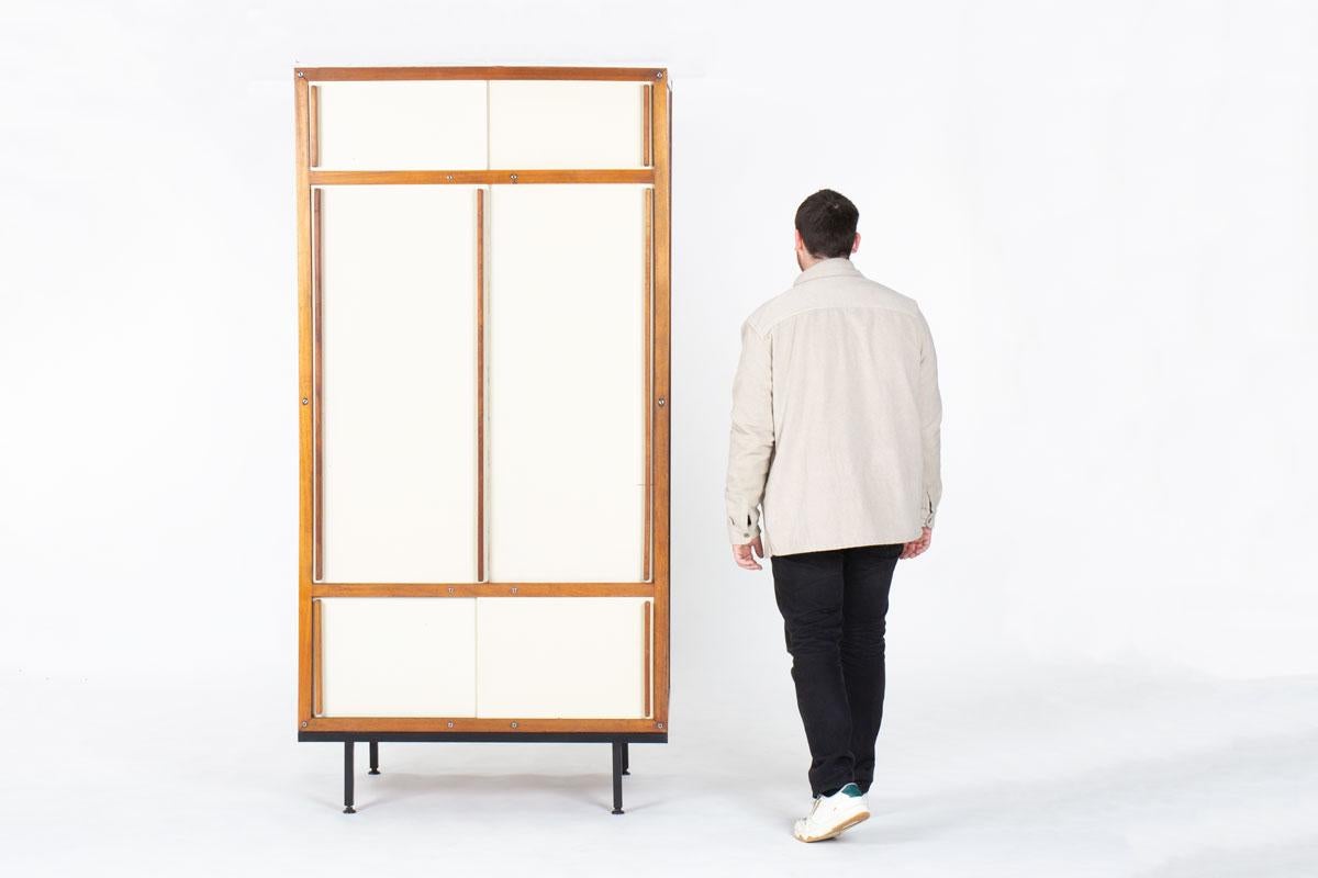 Armario de André Sornay en caoba y paneles beige 1960 en venta 6