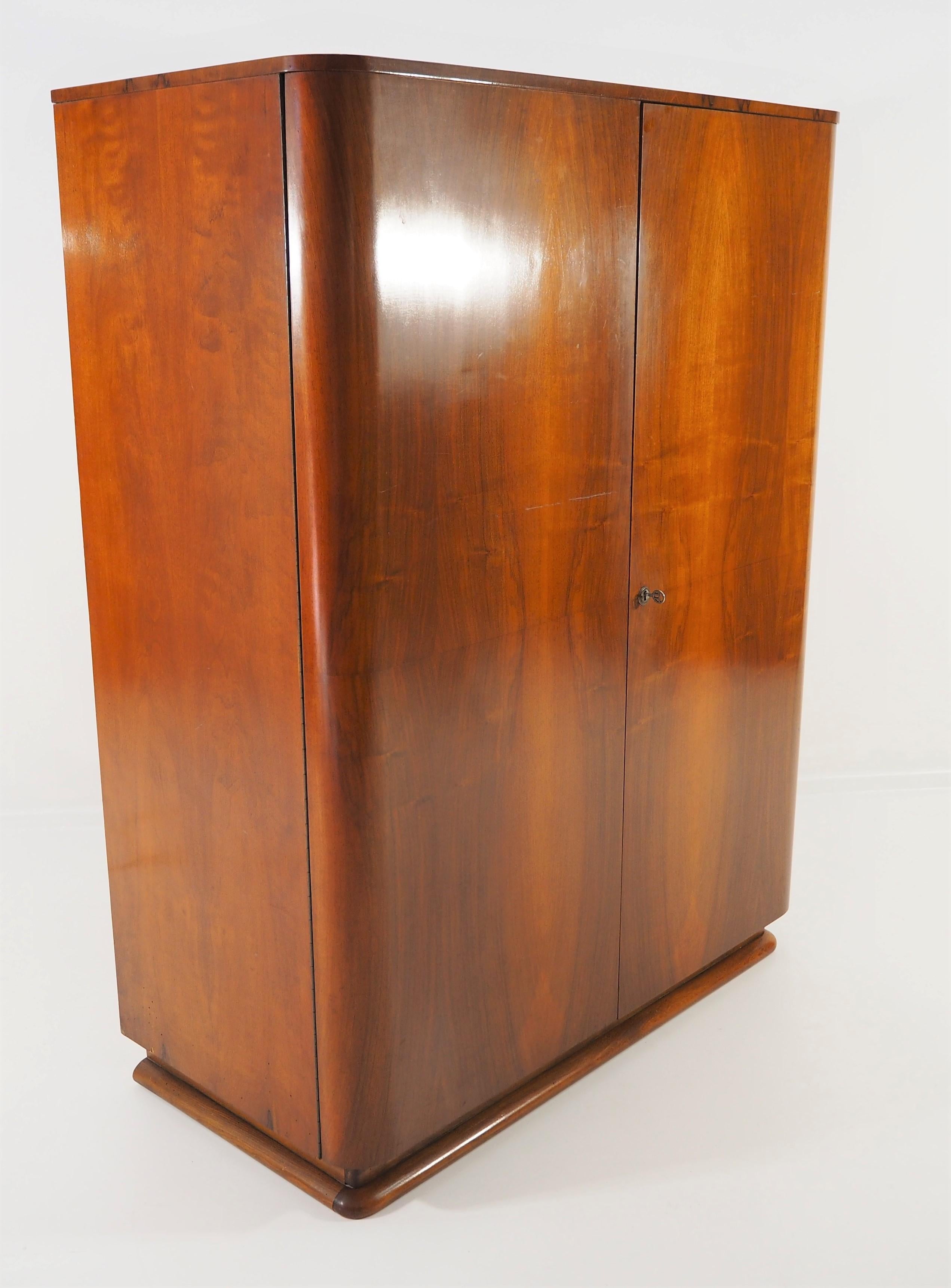 Garderobe von Jindrich Halabala für UP Závody, 1950er Jahre.
