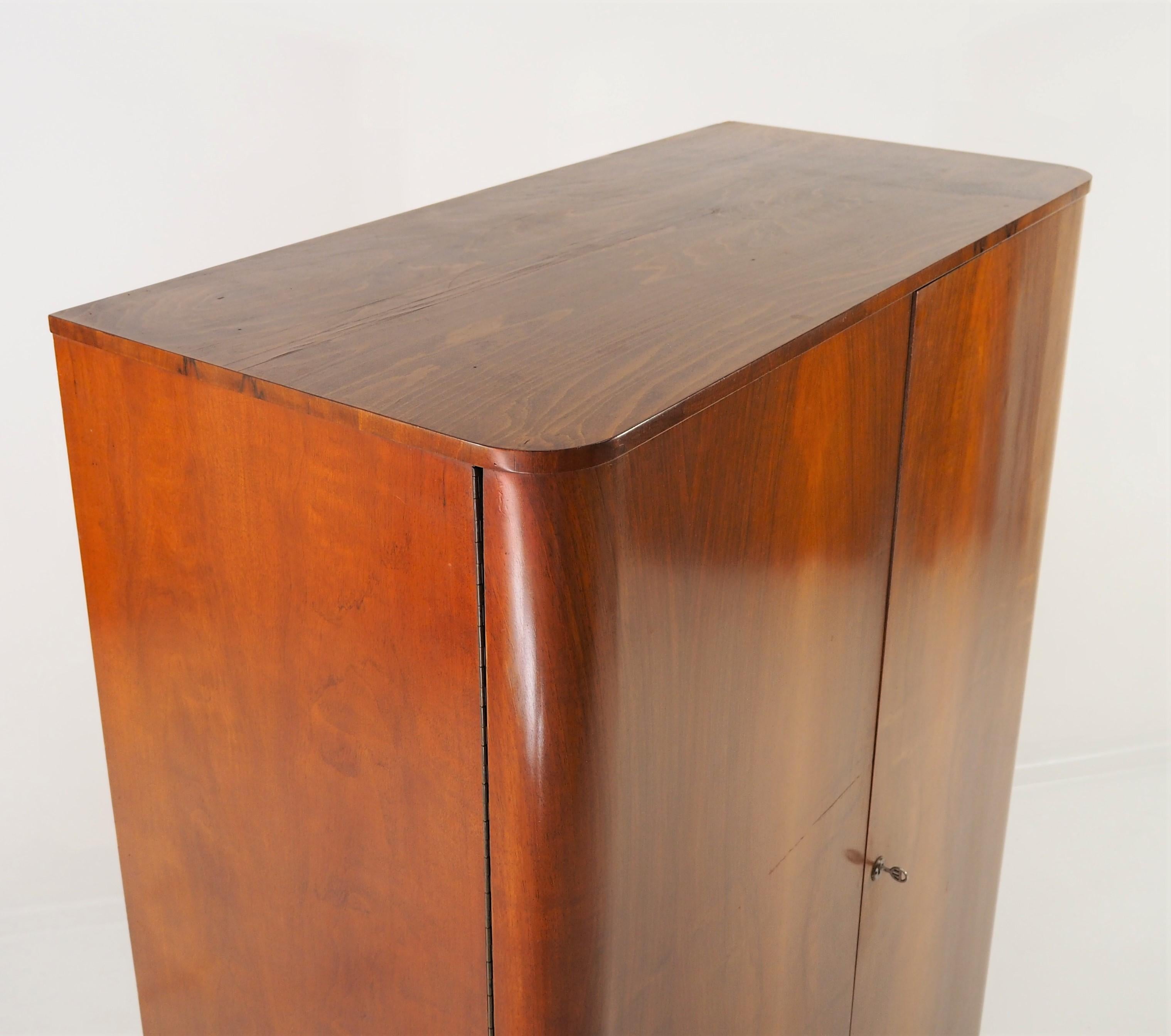 Garderobe von Jindřich Halabala für UP Závody, 1950er Jahre (Tschechisch)