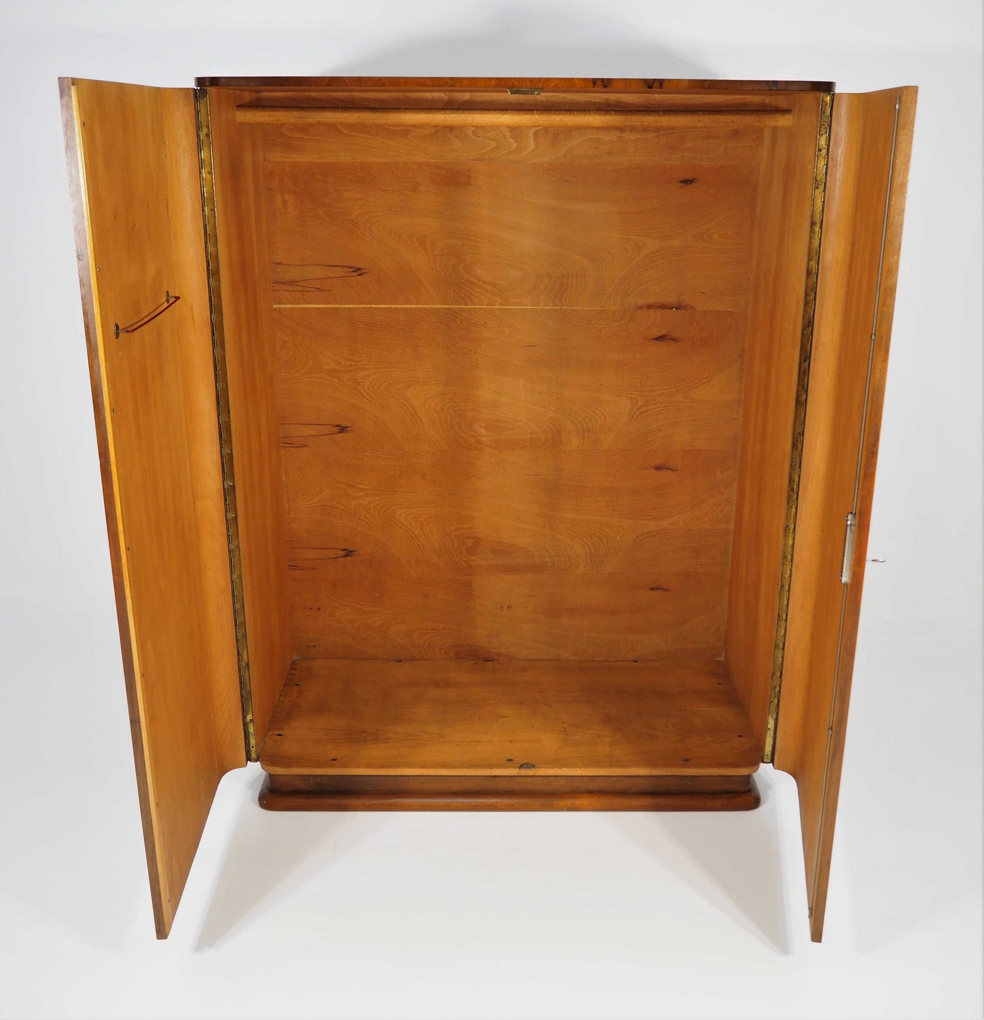 Garderobe von Jindřich Halabala für UP Závody, 1950er Jahre (Walnuss)