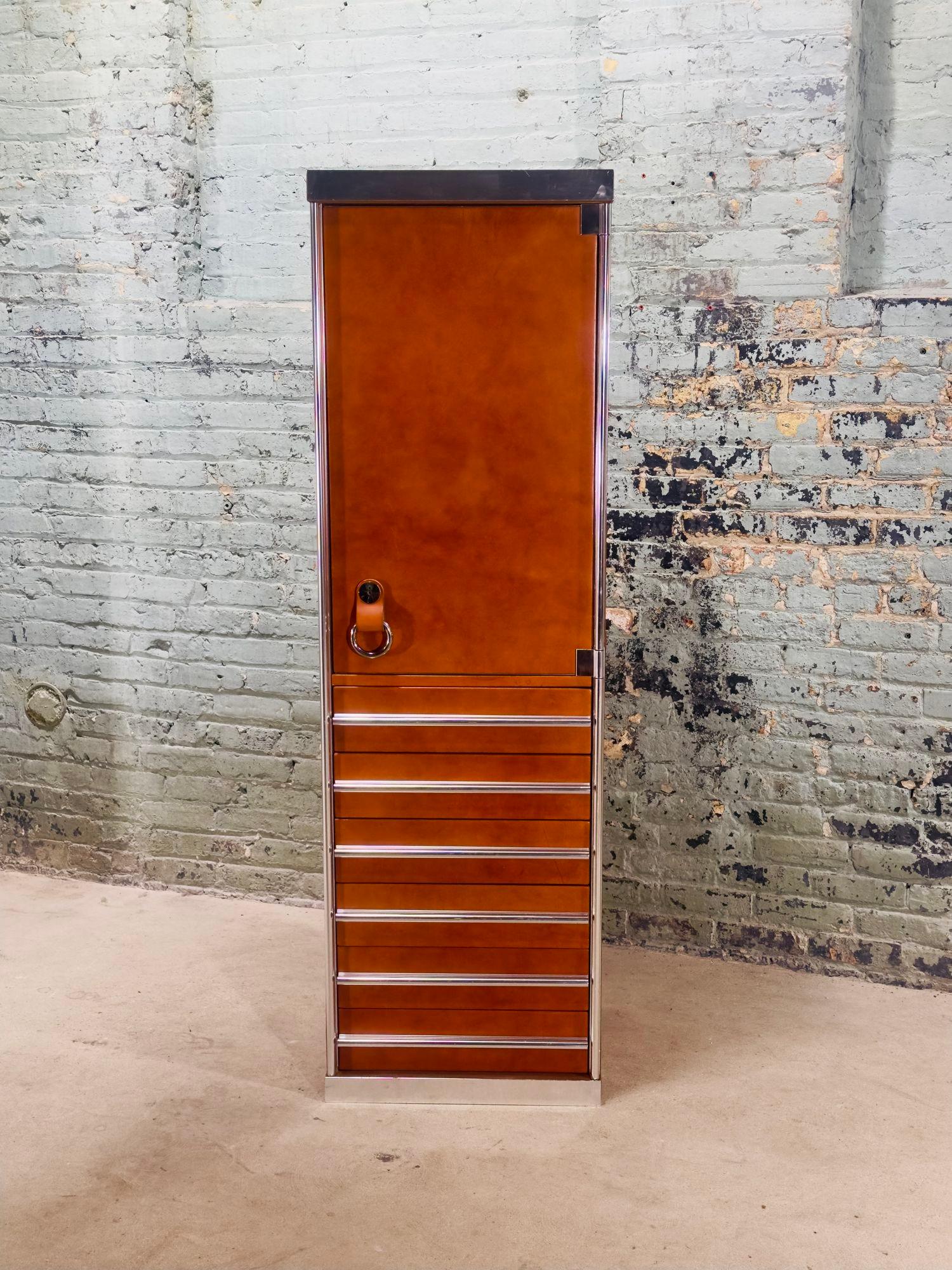 Mid-Century Modern Wardrobe Cabinet/Bar by Guido Faleschini for Mariani/Pace, Italy 1970 For Sale