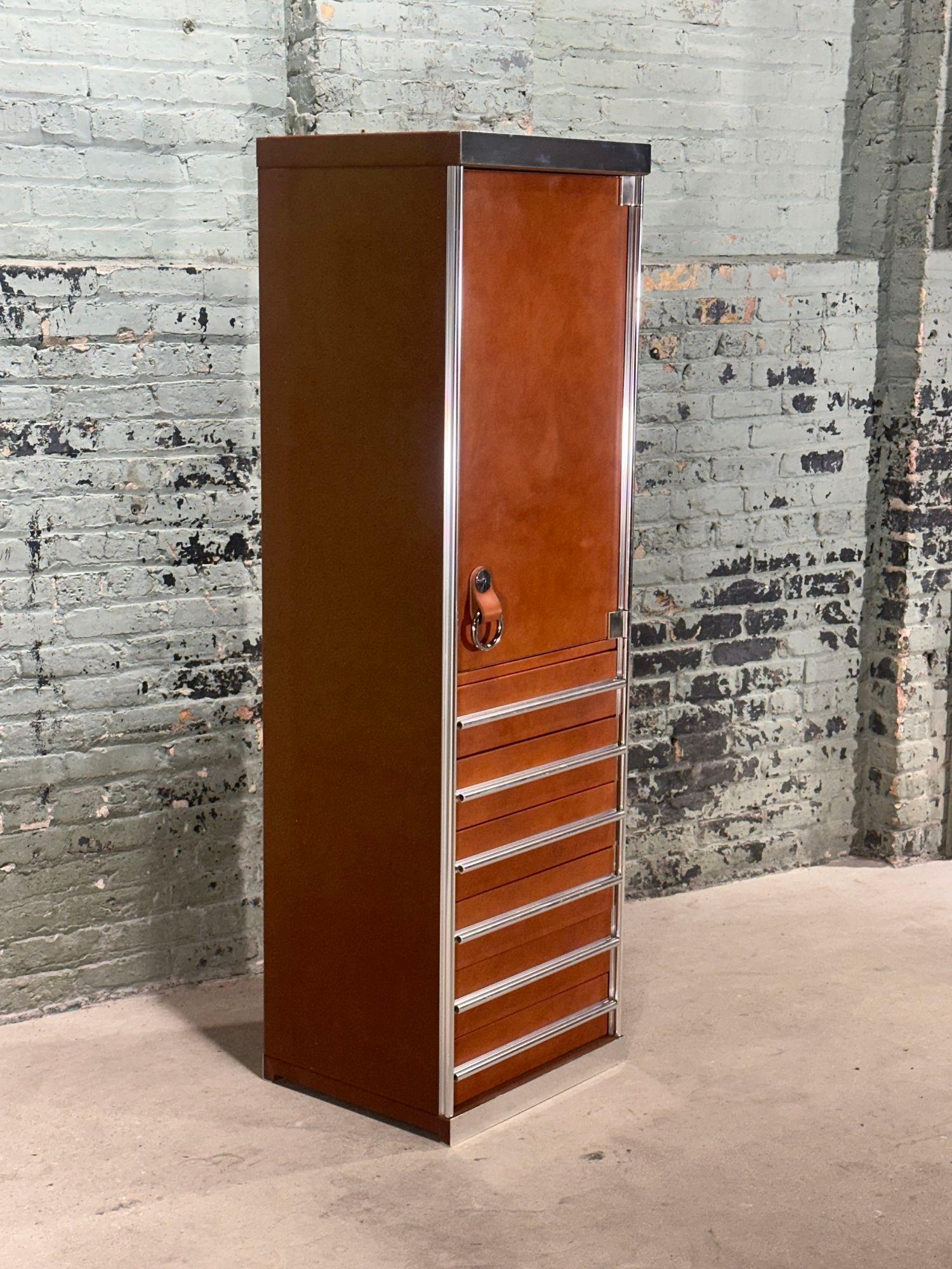 Italian Wardrobe Cabinet/Bar by Guido Faleschini for Mariani/Pace, Italy 1970 For Sale