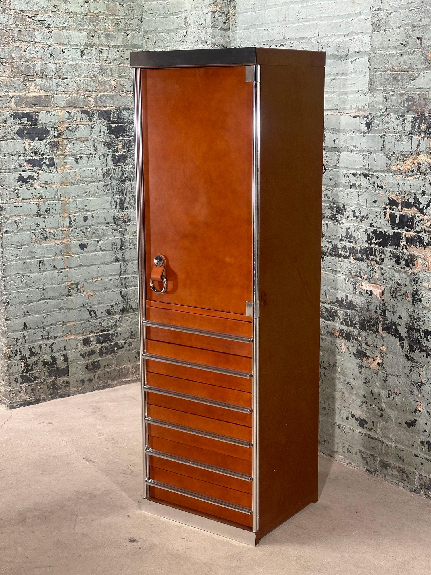 Wardrobe Cabinet/Bar by Guido Faleschini for Mariani/Pace, Italy 1970 In Good Condition For Sale In Chicago, IL