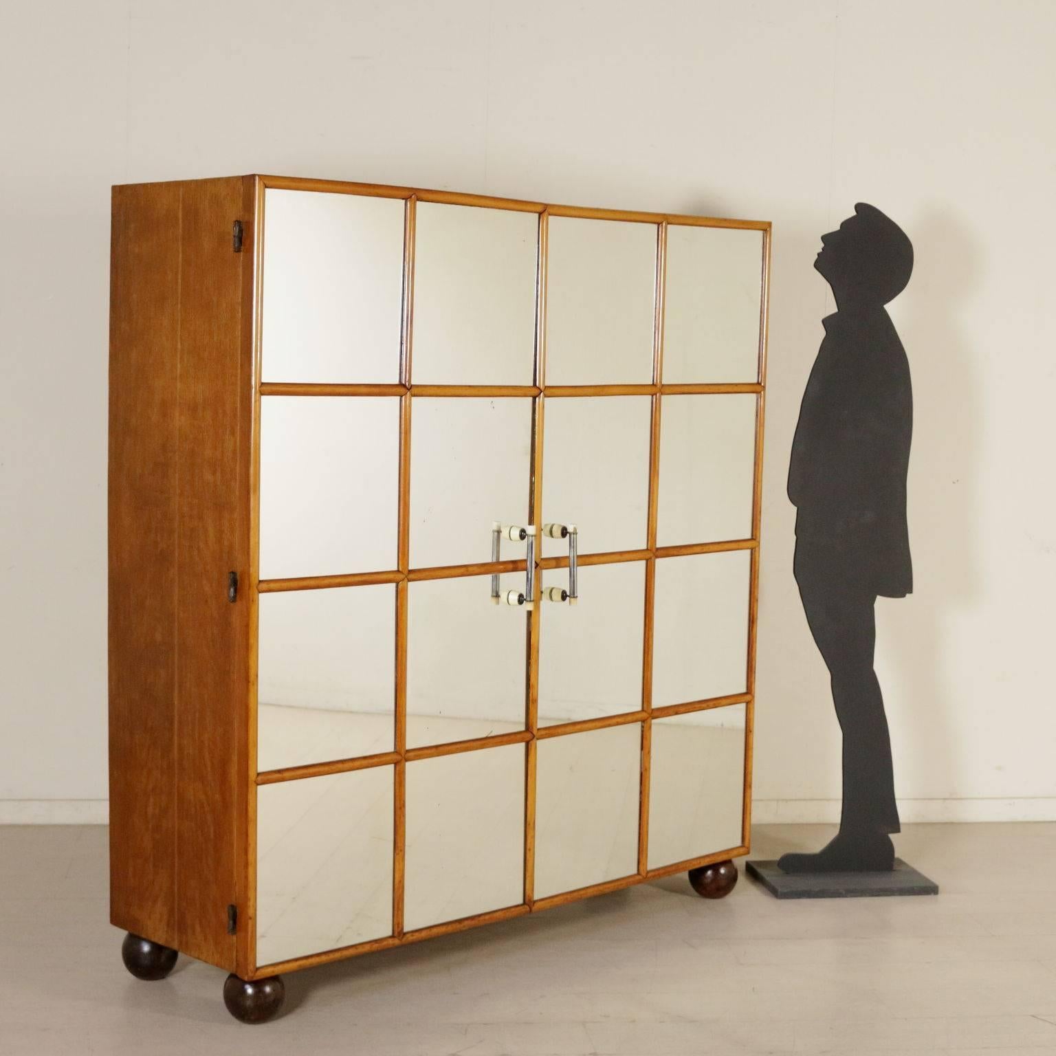 A wardrobe with two hinged doors, durmast veneer and mirrors. Manufactured in Italy, 1940s-1950s.