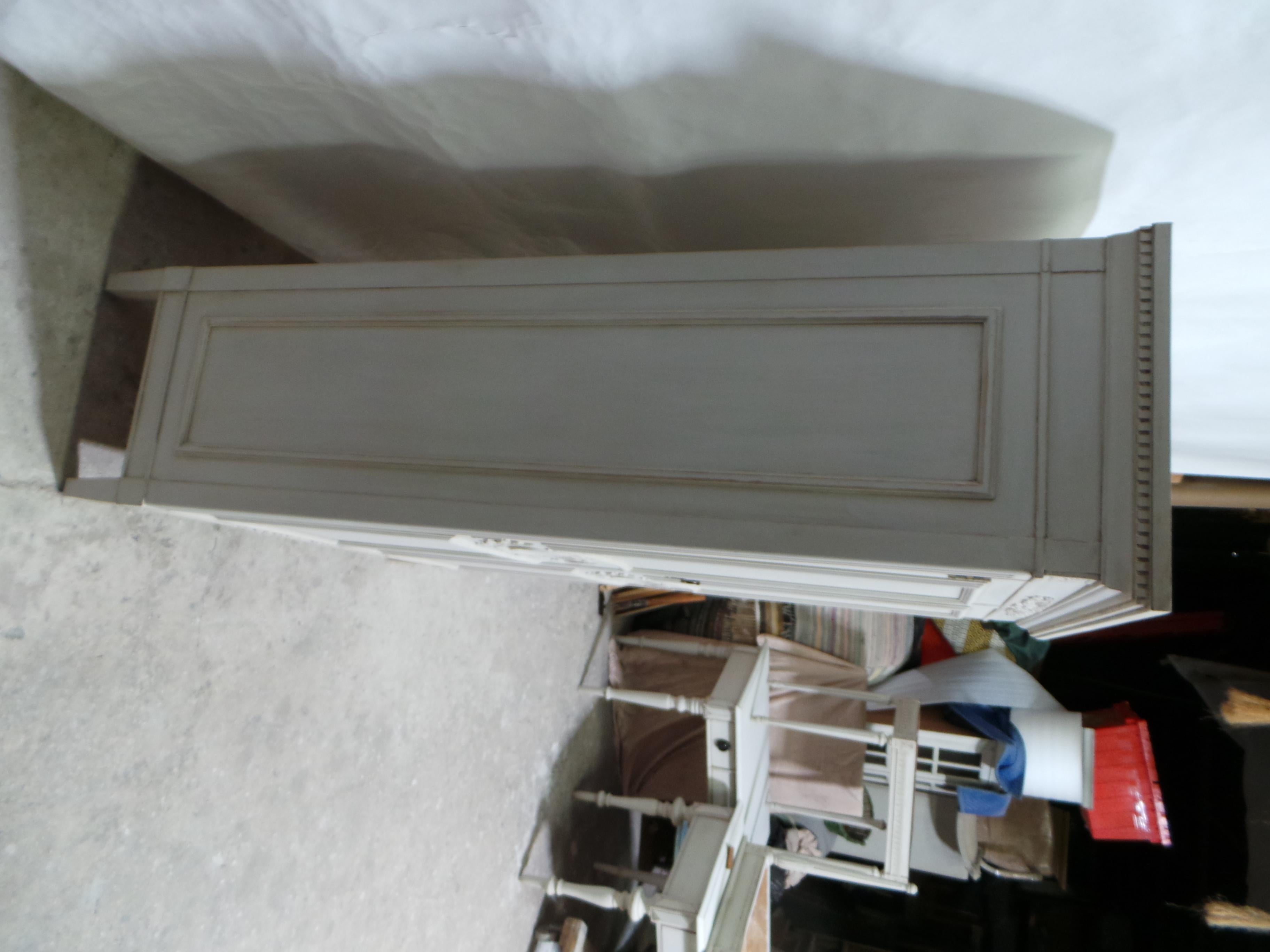 Bois Armoire gustavienne en vente