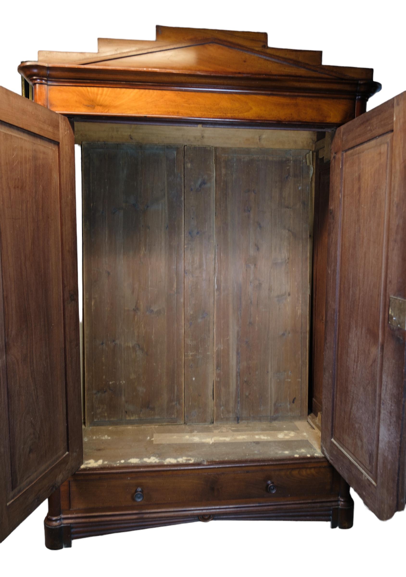 Wardrobe in Birch wood with Faceted mirror from the 1930 For Sale 3