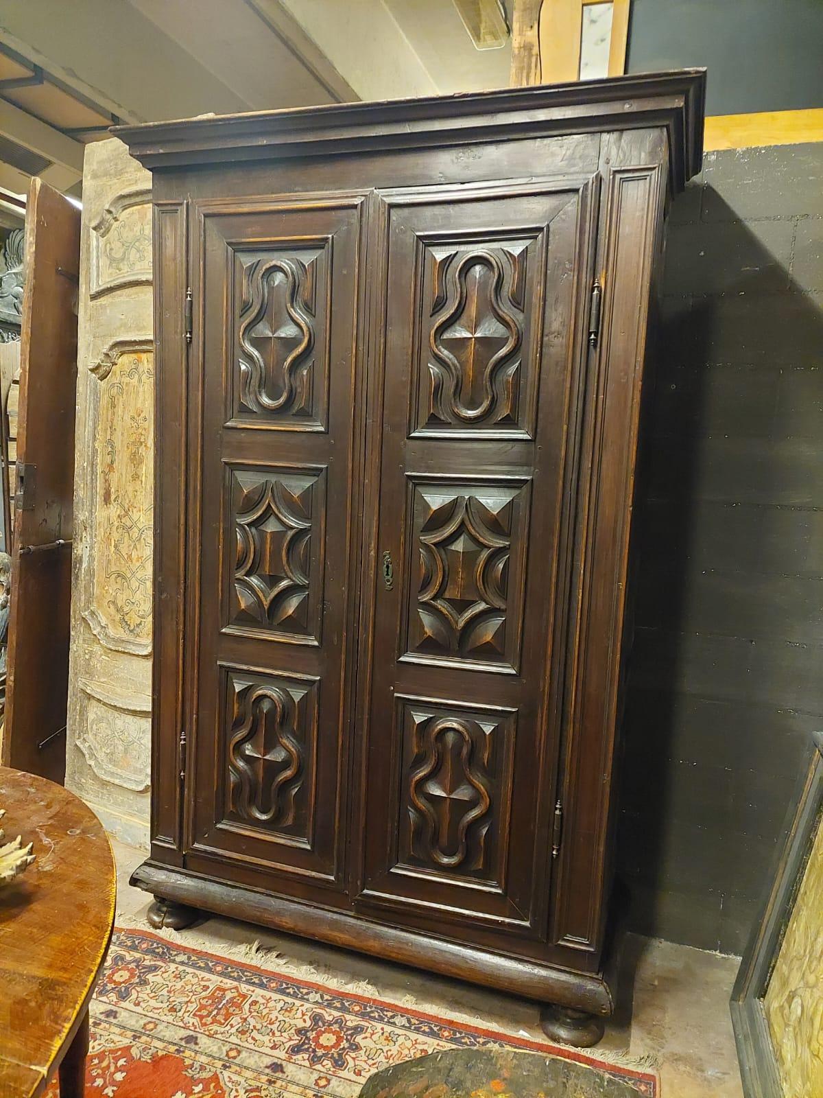 Wardrobe in poplar wood, two doors with six diamond-carved panels, Italy For Sale 2