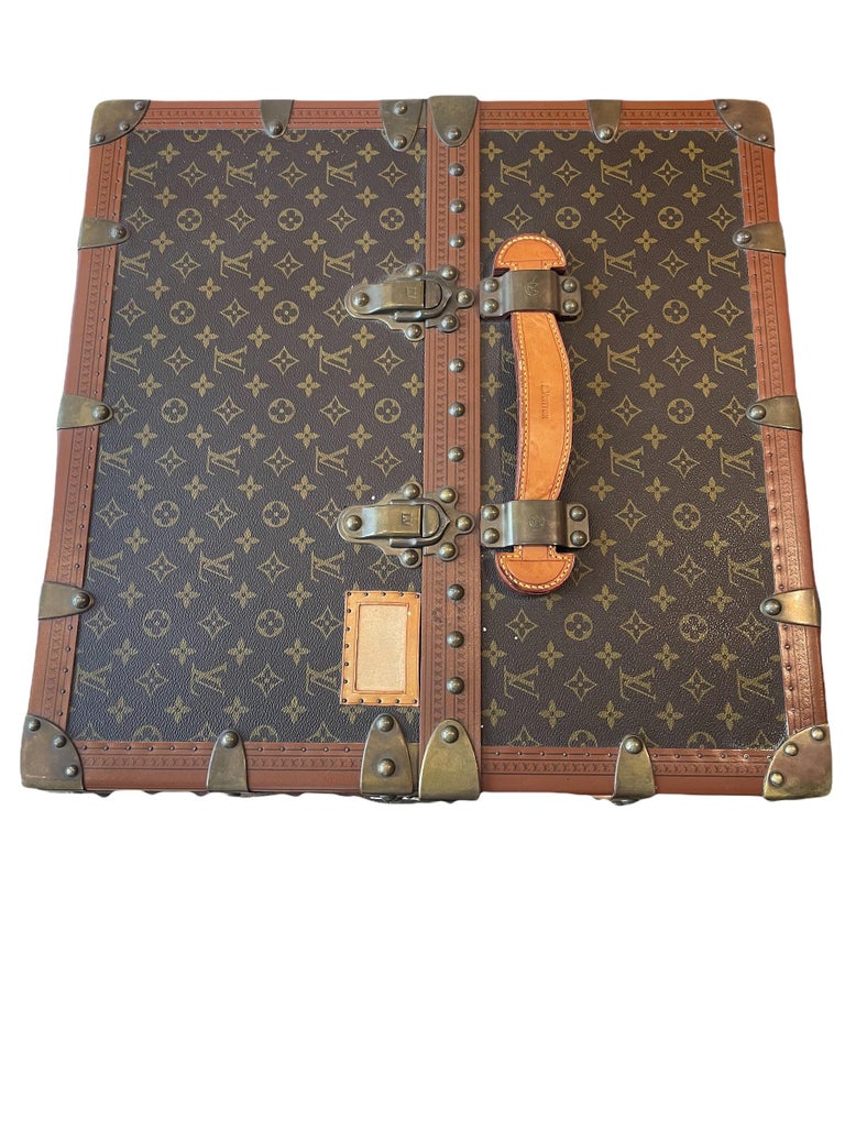 A monogram canvas wardrobe trunk by Louis Vuitton, Garment Cover. -  Bukowskis