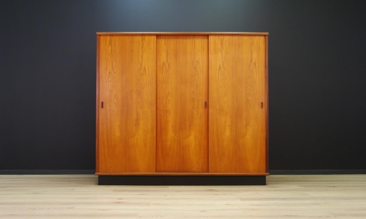 Phenomenal wardrobe from the 1960s-1970s, Minimalist form - Scandinavian design. The whole is covered with teak veneer. Spacious interior with hangers. In the middle section, three shelves and four drawers. Preserved in good condition (small bruises