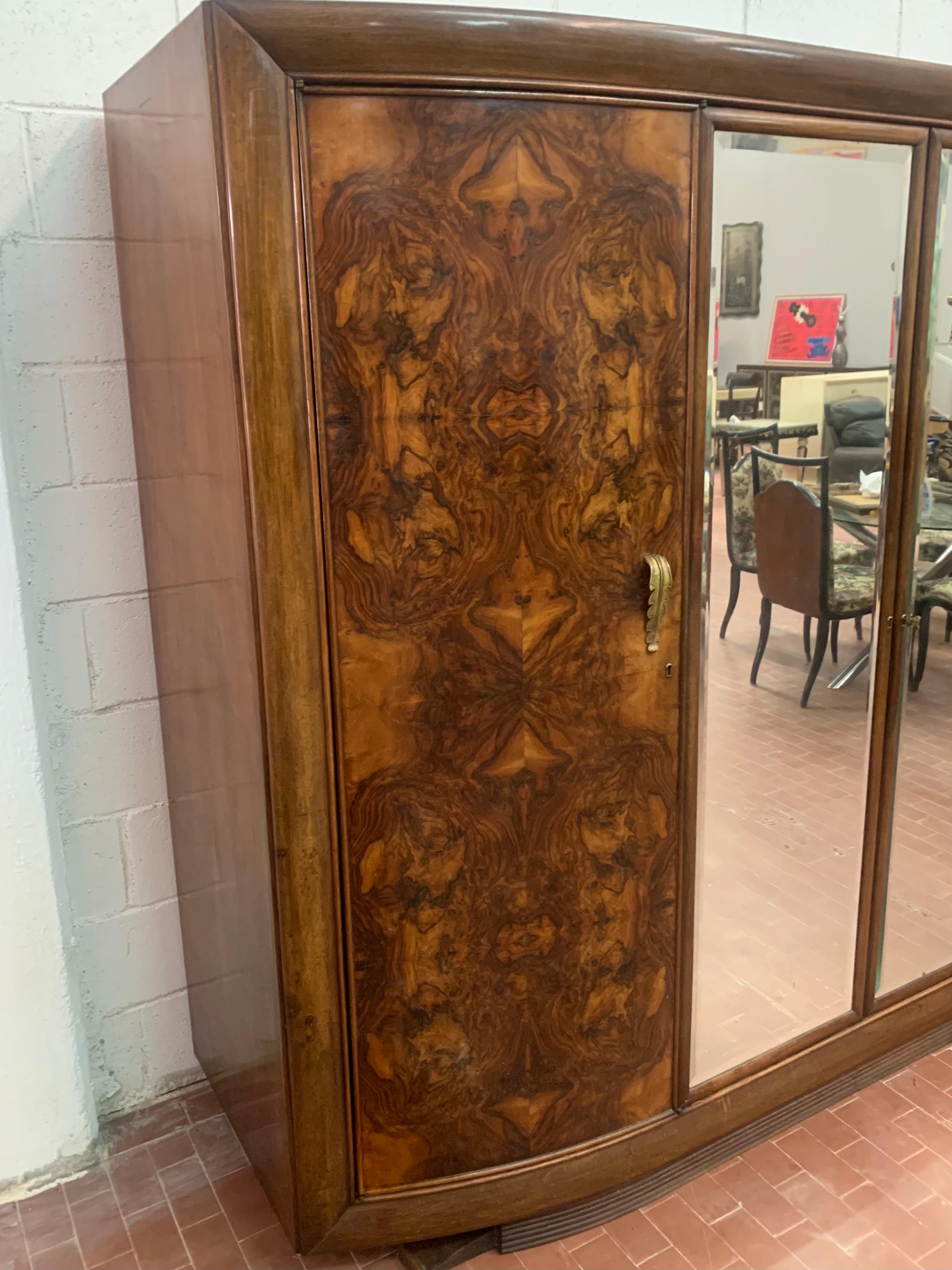 Armario con tiradores de bronce, años 40 Italiano en venta