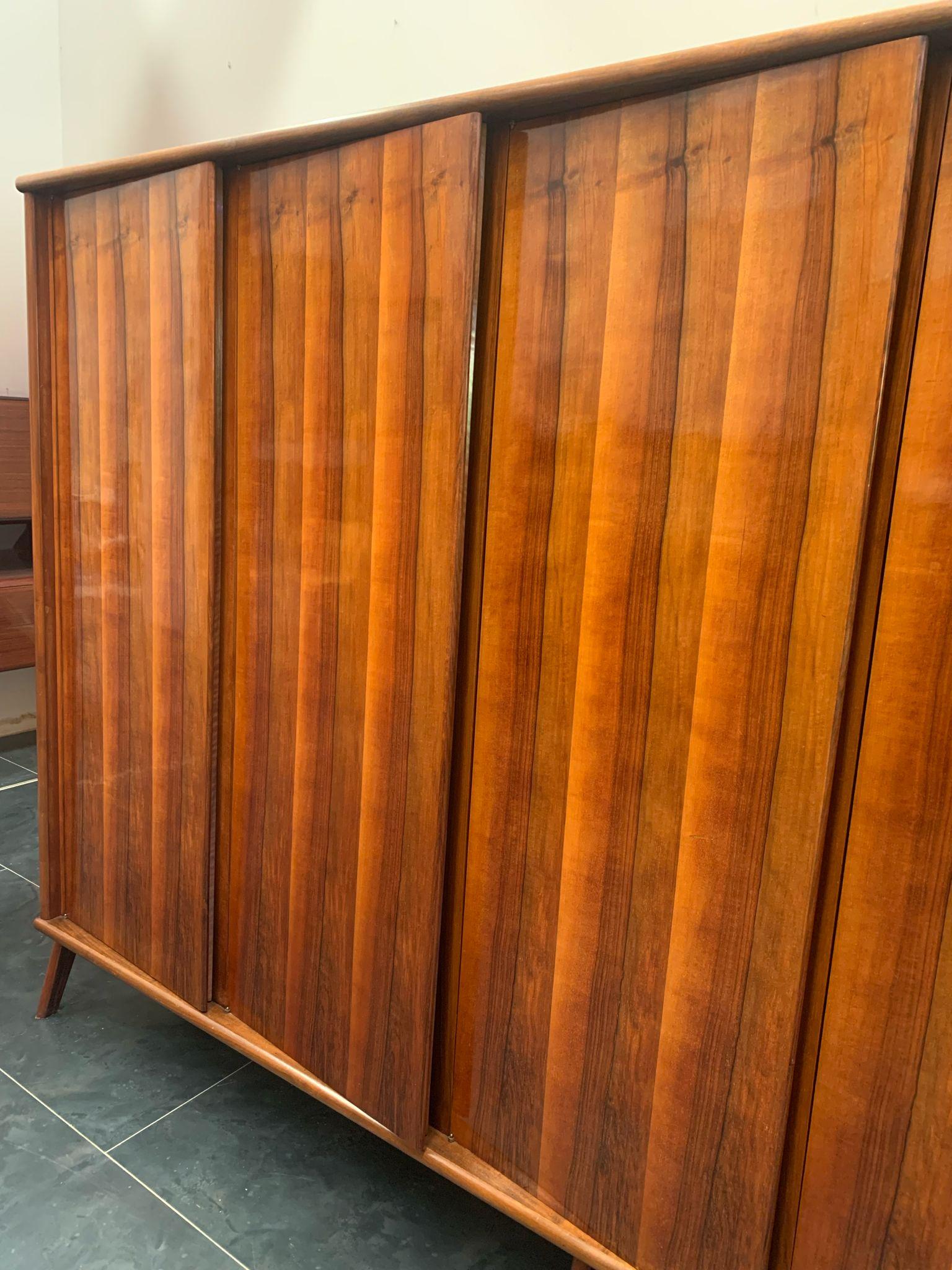 Wardrobe with diagonal doors without handles and hinges from the 60s For Sale 5
