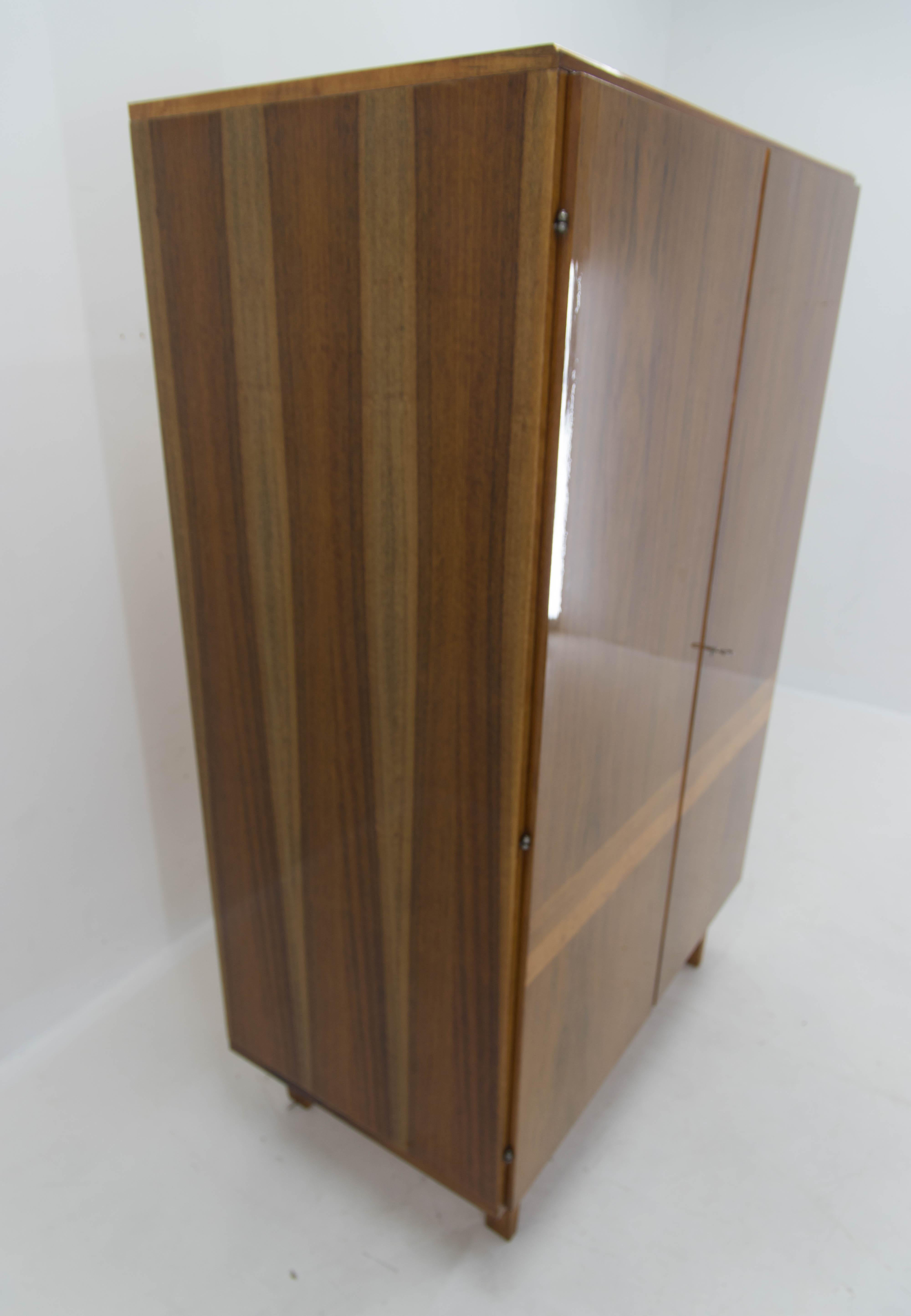 Wardrobe with Shelves in High Gloss Finish by Mezulanik for Novy Domov, 1970s In Good Condition In Praha, CZ