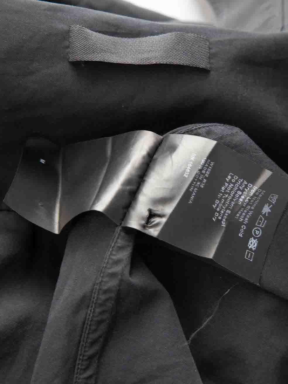 Kleiderschrank.NYC Schwarzes langärmeliges Hemd aus Baumwolle Größe M im Angebot 1