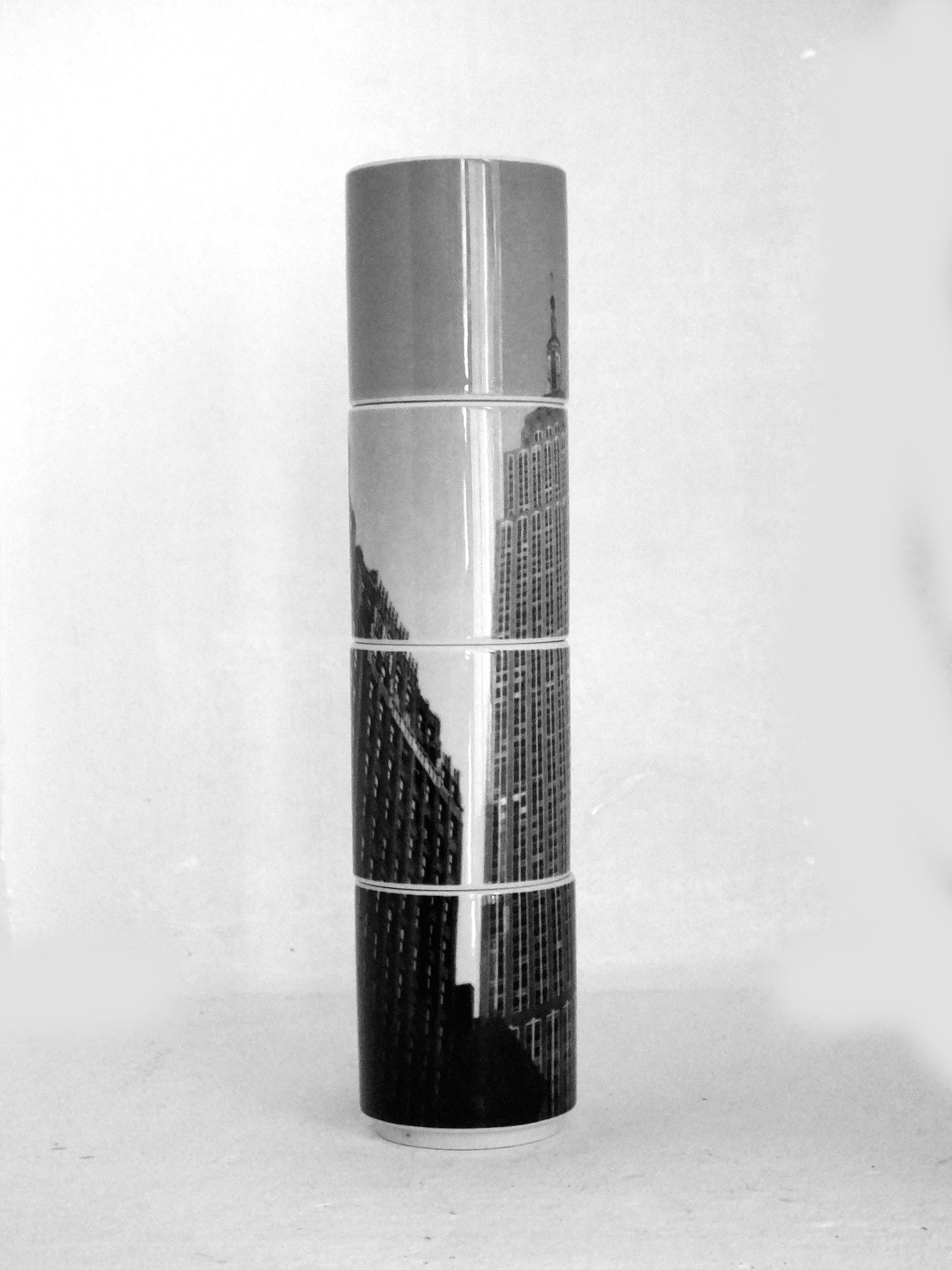 Warhol Andy Design für Rosenthal Deutschland,  Empire State Building im Jahre '70 vier Porzellan in perfektem Zustand

Die vier keramischen überlappenden, messen 12 Zoll
