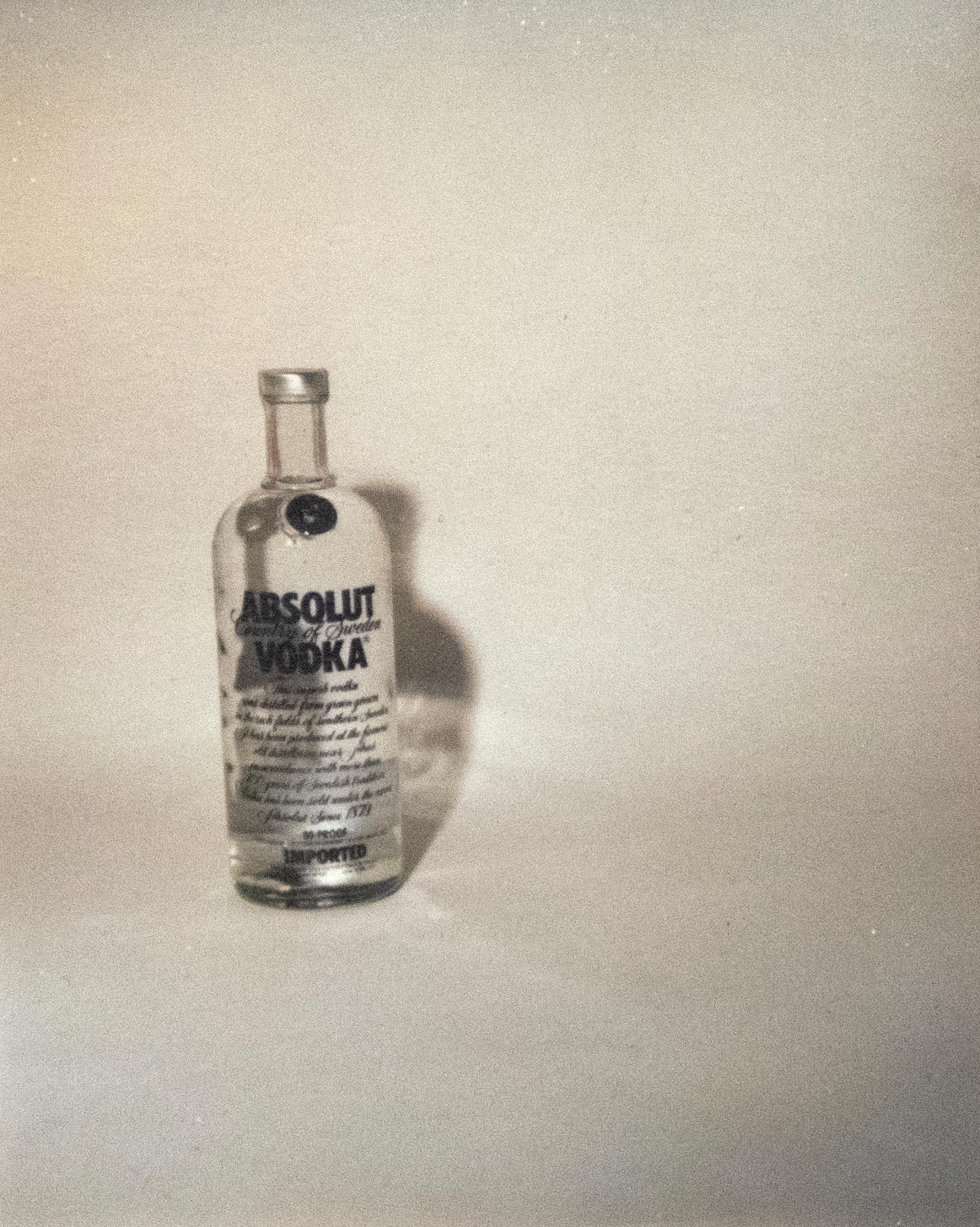 Vodka Absoluto - Photograph de WARHOL, ANDY