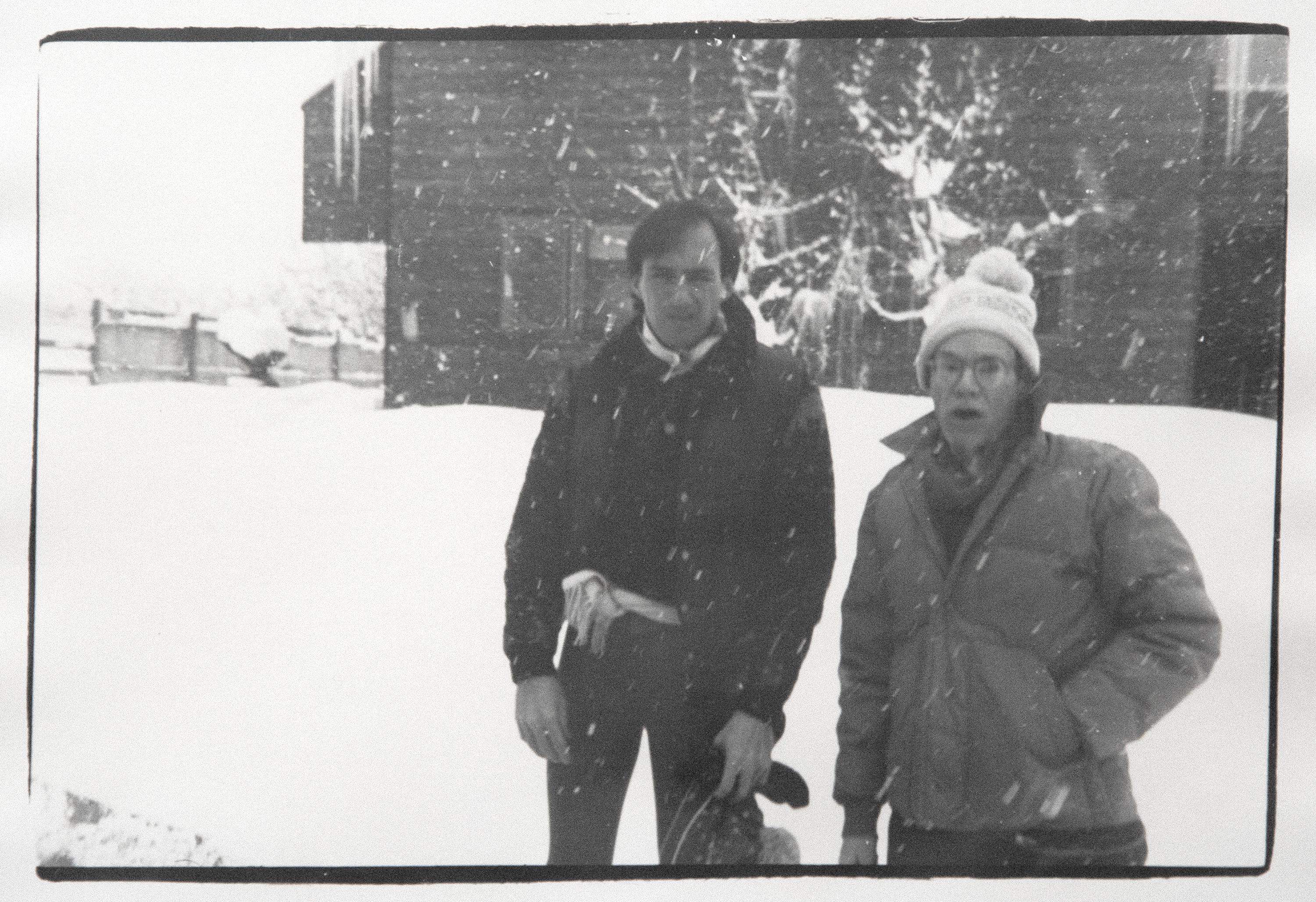 Figurative Photograph di WARHOL, ANDY - Jon Gould e Andy Warhol