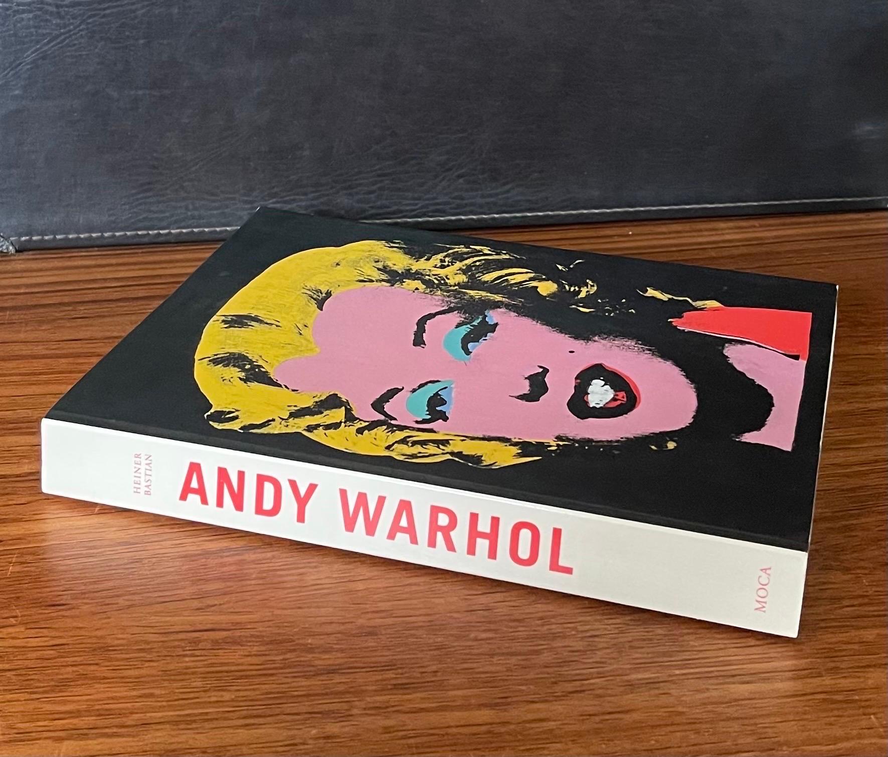 Livres d'art rétrospectifs et programmes d'expositions Moca LA 2002 de Warhol en vente 6