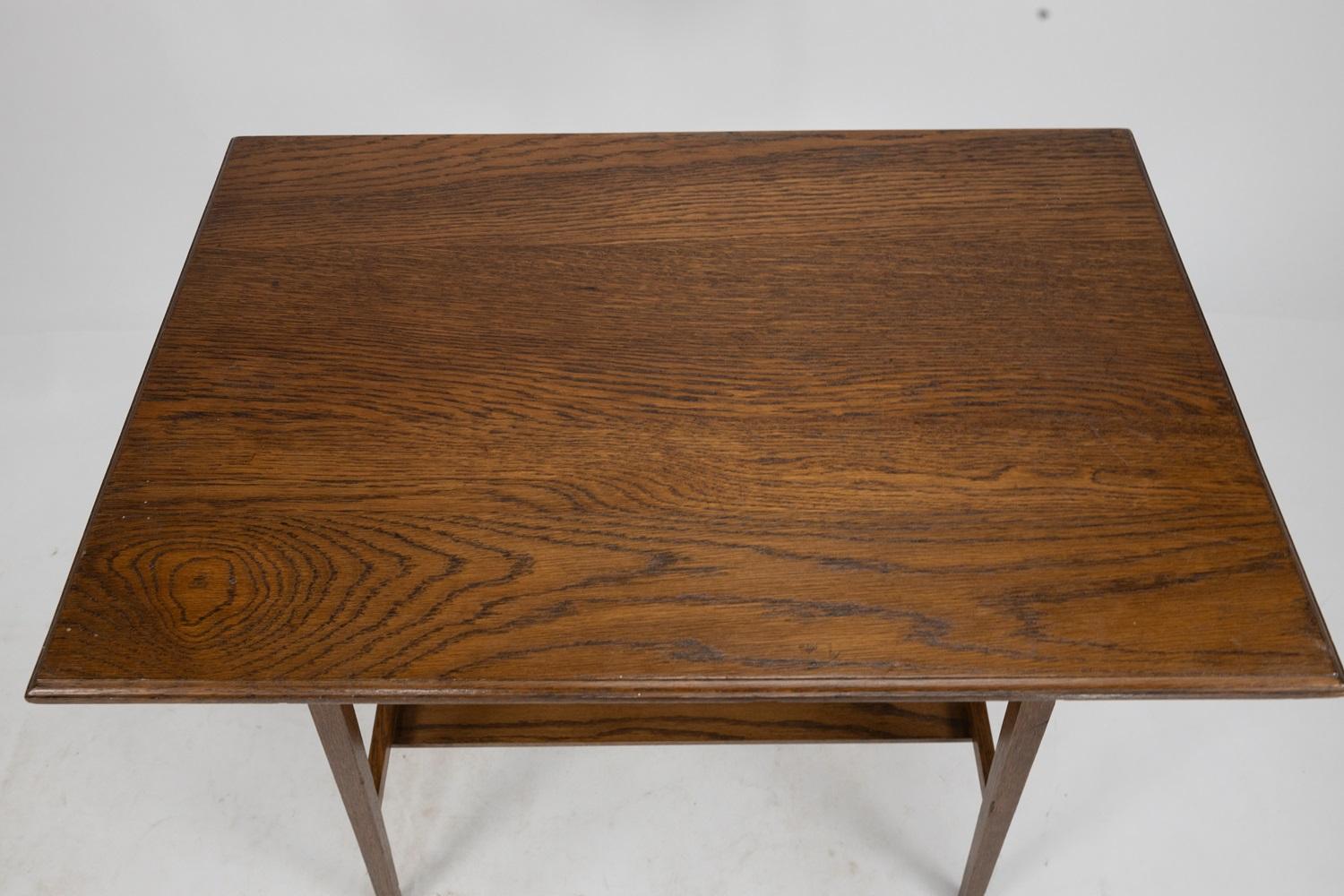 Waring and Gillows Ein Paar längliche Arts and Crafts-Beistelltische mit geschwungenen Schürzen im Angebot 5