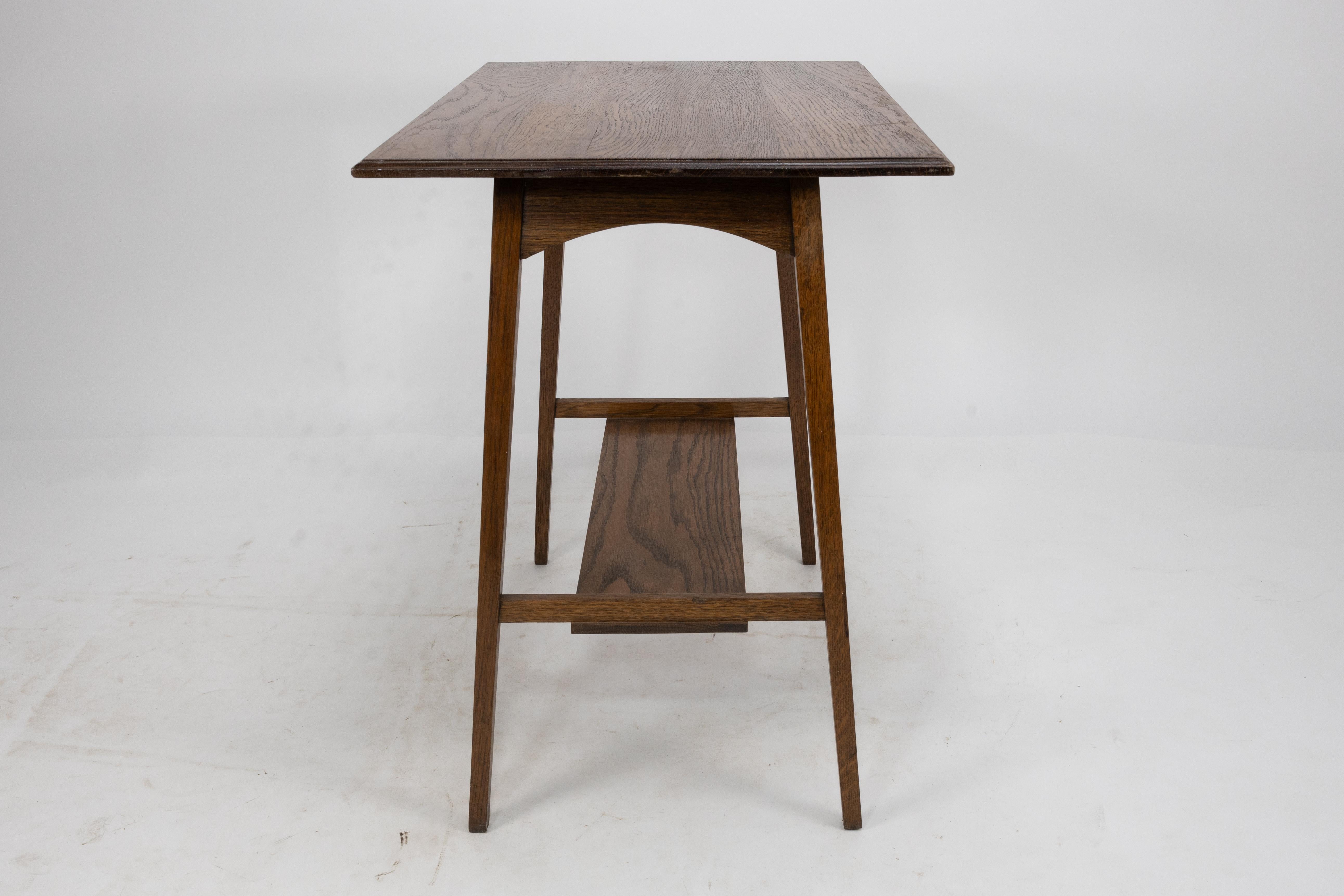 Oak Waring and Gillows A pair of Arts & Crafts oblong side tables with curved aprons For Sale