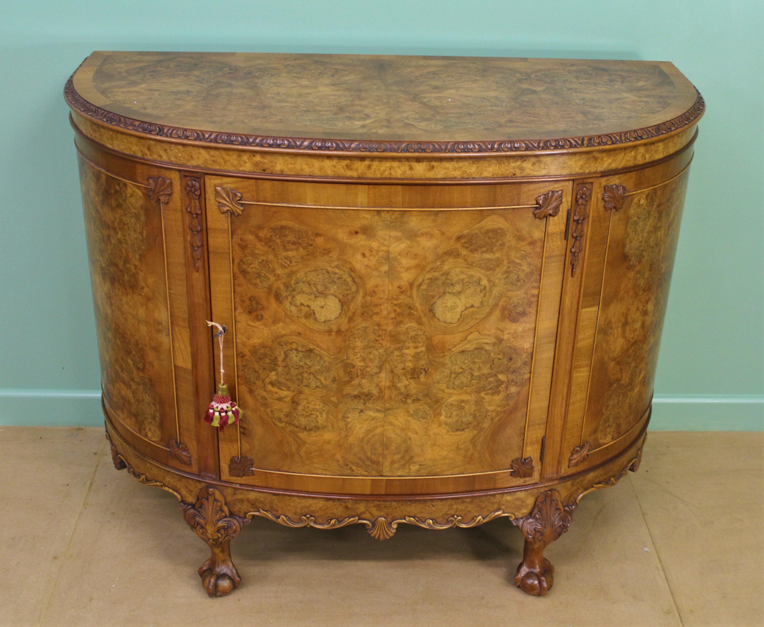 An excellent quality half-moon shaped burr walnut commode, in the Queen Anne style, by Waring and Gillow. Of very good construction in solid walnut with attractive burr walnut veneers. The half-moon shaped top is crossbanded and surrounded with a