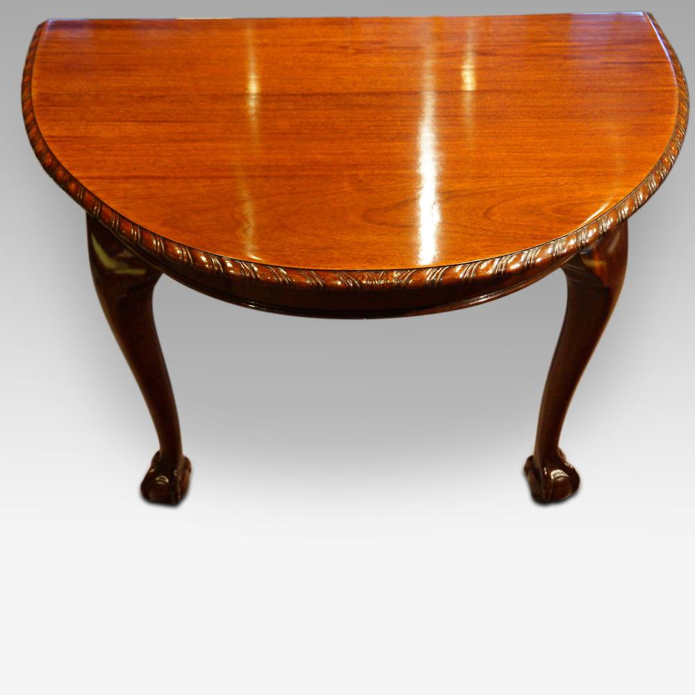 Waring and Gillow Mahogany Extending Dining Table In Good Condition For Sale In Salisbury, Wiltshire