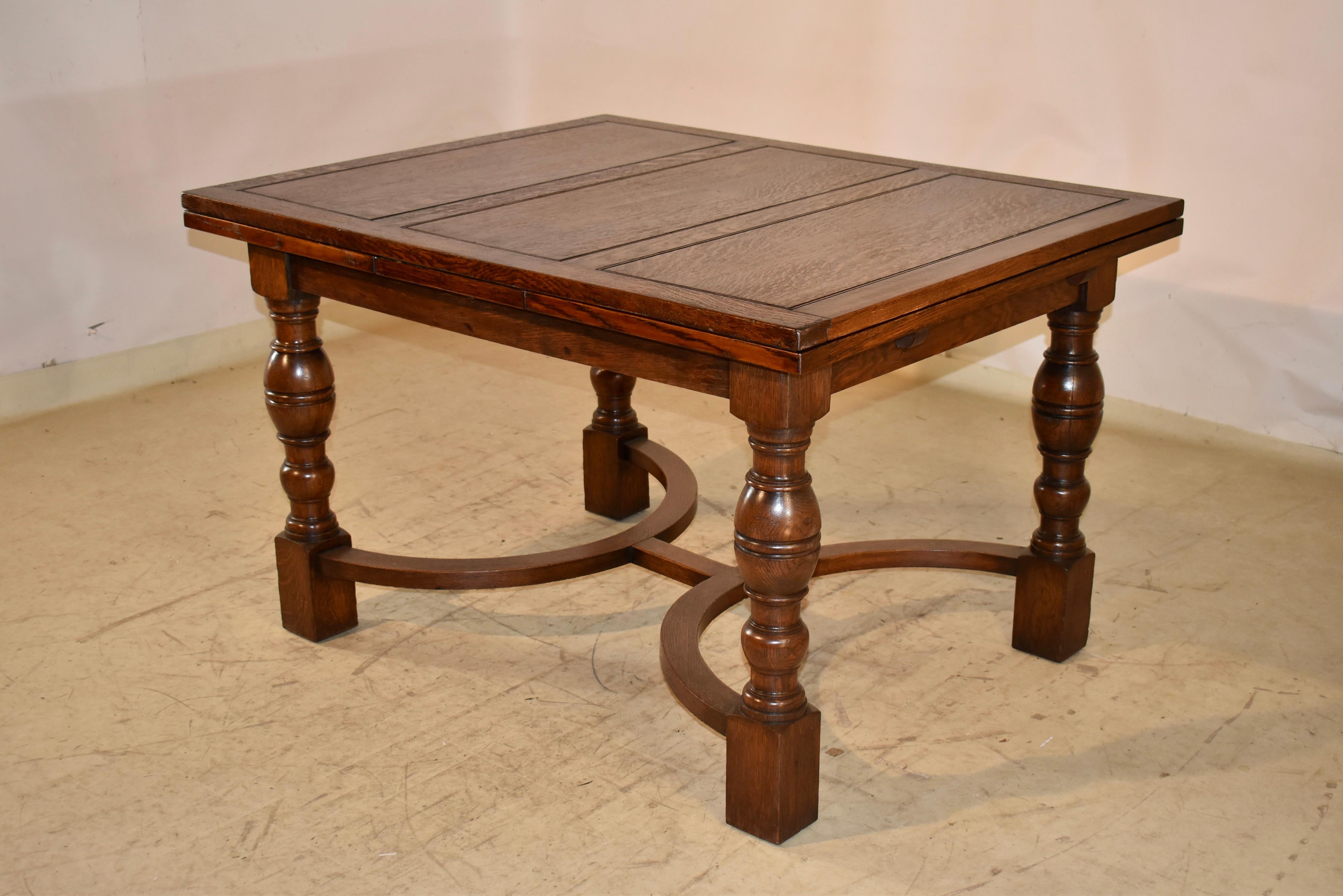 Waring and Gillow Signierter getäfelter Tisch mit Schublade, CIRCA 1920 (Frühes 20. Jahrhundert) im Angebot