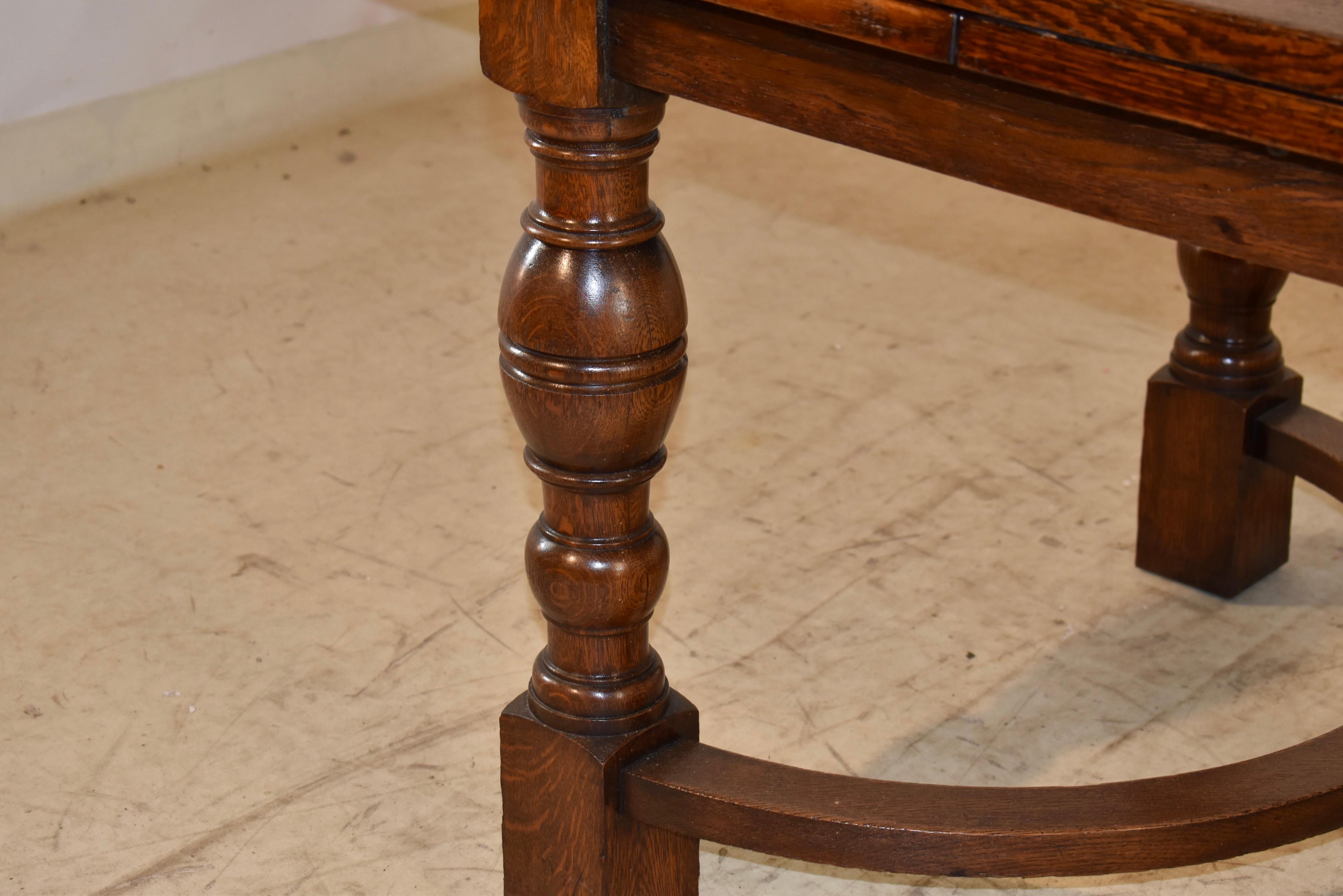 Waring and Gillow Signierter getäfelter Tisch mit Schublade, CIRCA 1920 (Eichenholz) im Angebot