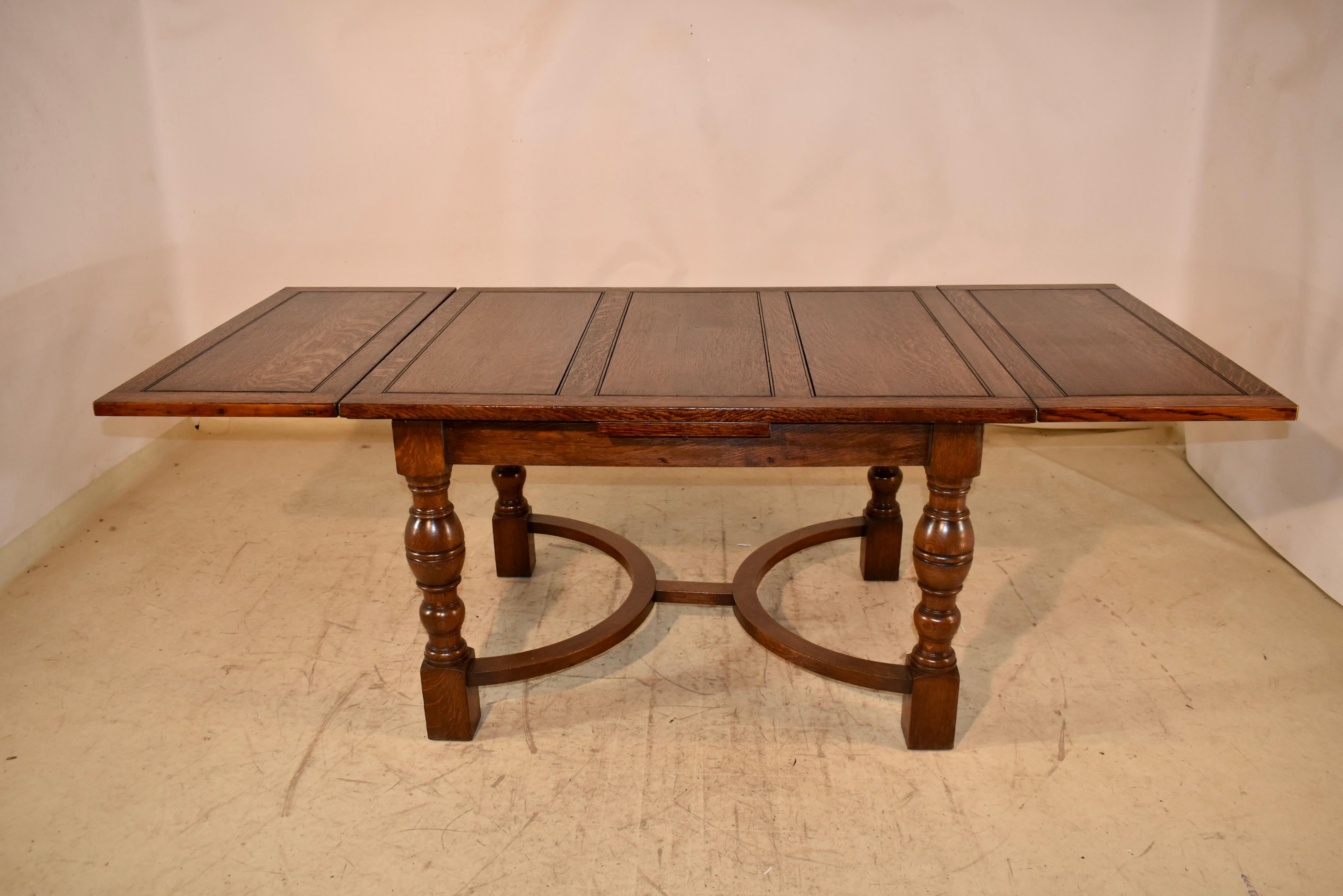 Waring and Gillow Signierter getäfelter Tisch mit Schublade, CIRCA 1920 im Angebot 1