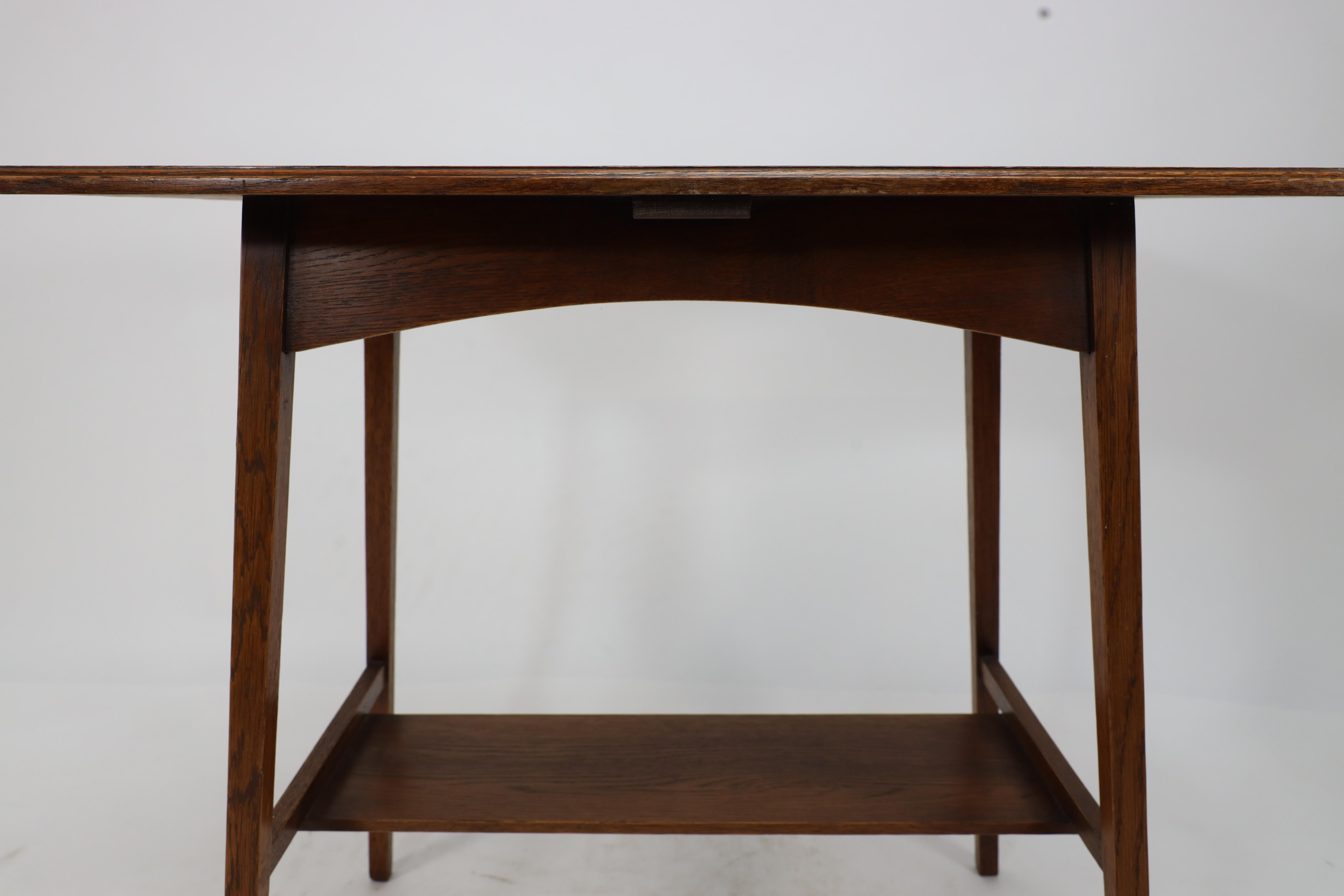Waring & Gillow. Ein Paar Beistelltische aus Eiche im Glasgow-Stil (Arts and Crafts) im Angebot 7