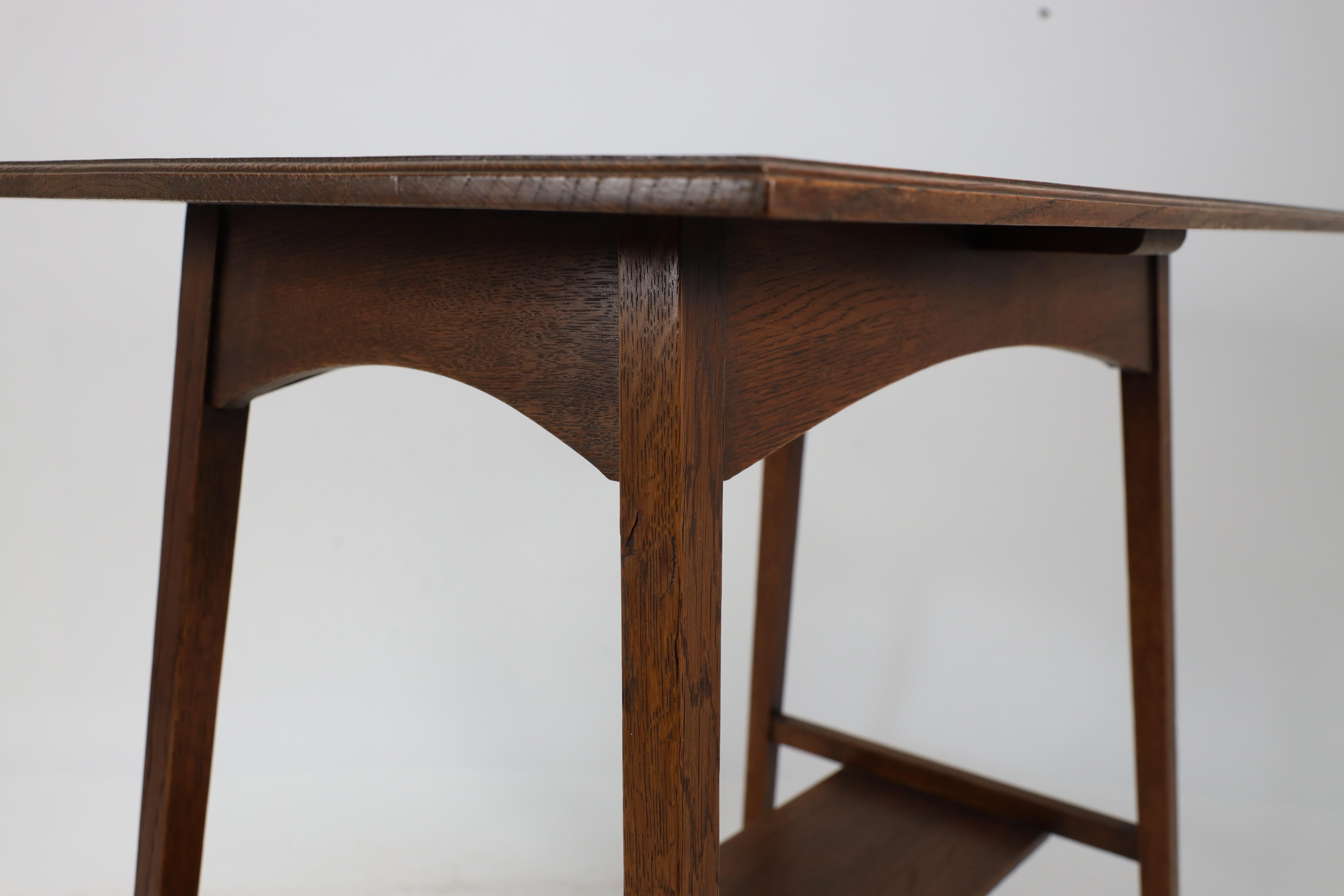 Waring & Gillow. Ein Paar Beistelltische aus Eiche im Glasgow-Stil (Arts and Crafts) im Angebot 11