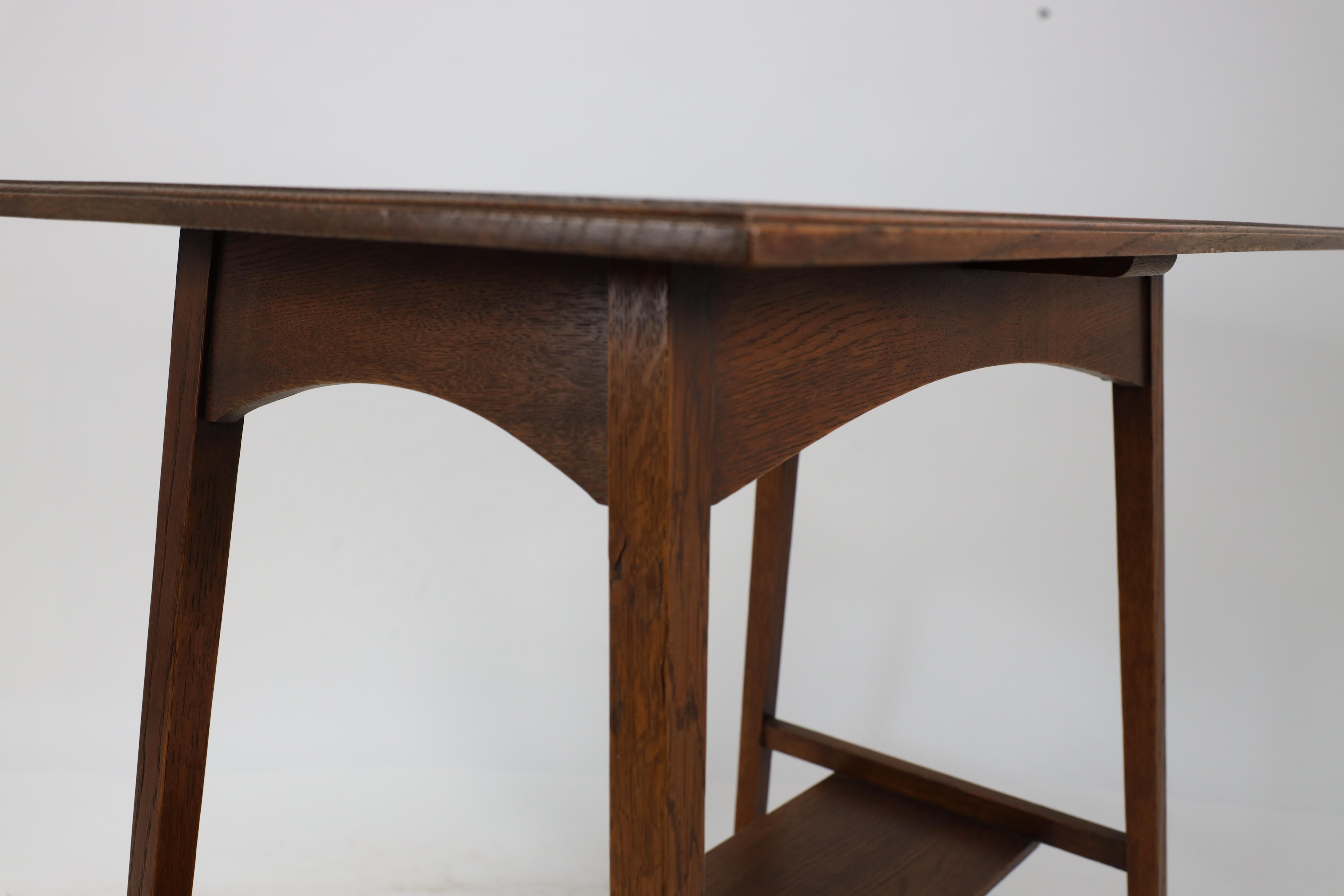 Waring & Gillow. Ein Paar Beistelltische aus Eiche im Glasgow-Stil (Arts and Crafts) im Angebot 12