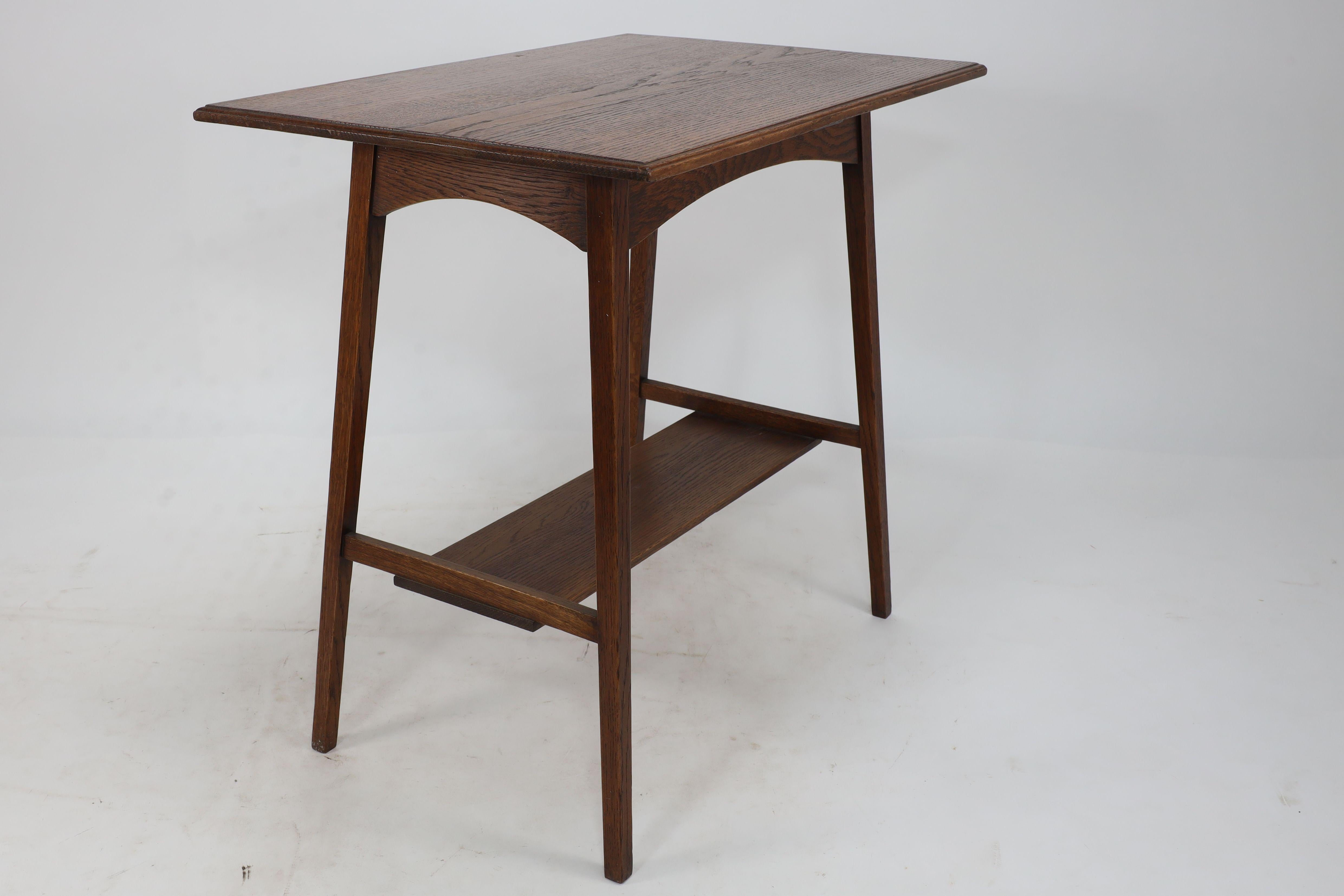 Waring & Gillow. Ein Paar Beistelltische aus Eiche im Glasgow-Stil (Arts and Crafts) (Frühes 20. Jahrhundert) im Angebot