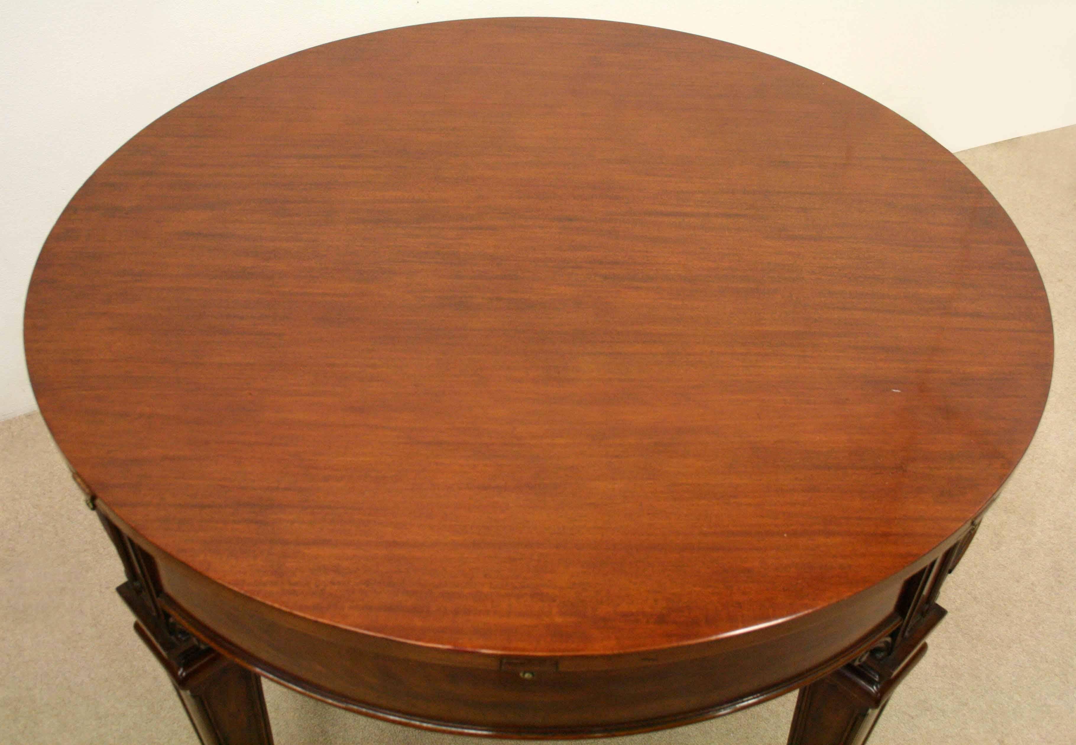 English Waring & Gillows Mahogany Circular Dining Table For Sale