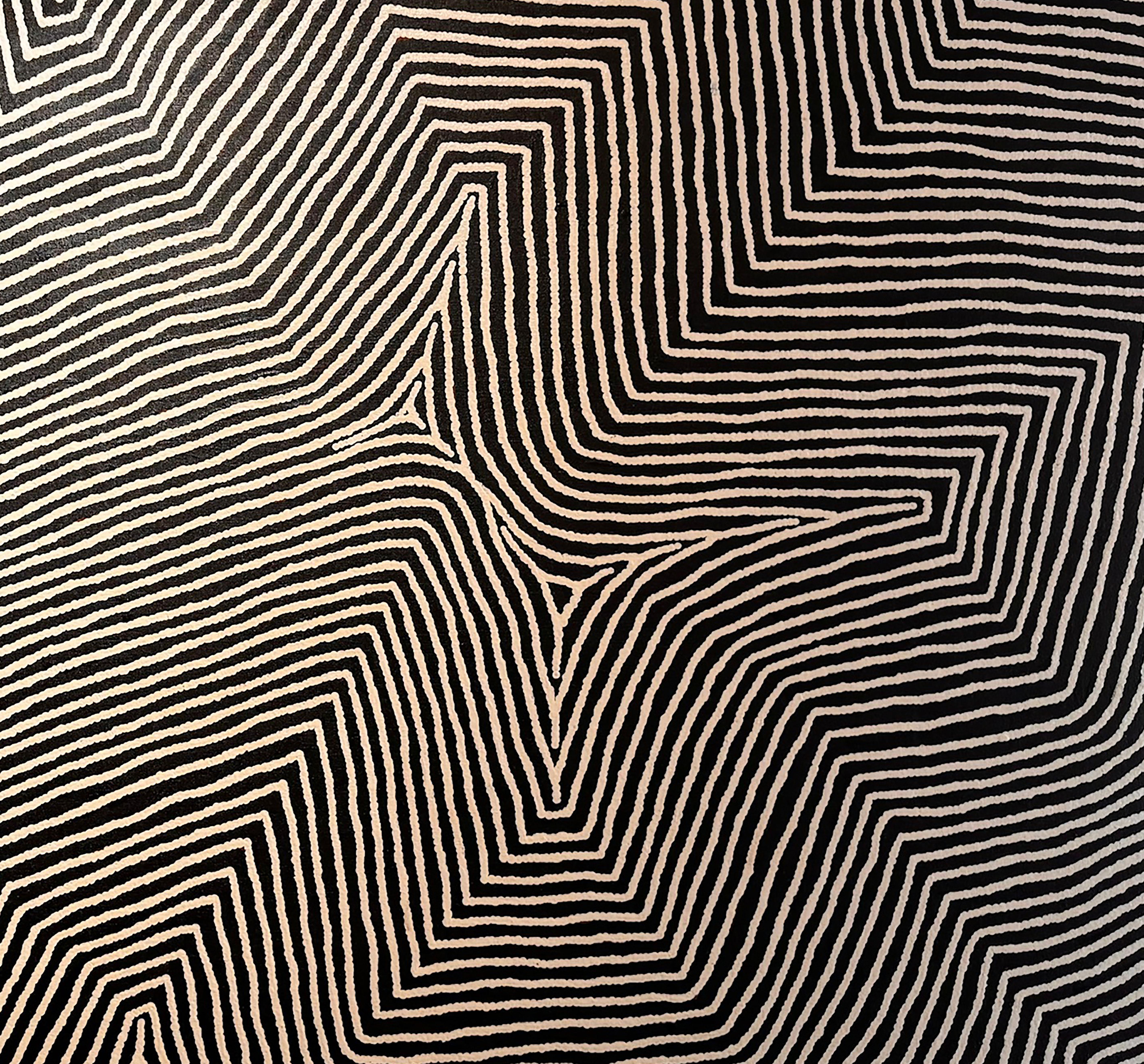 Warlimpirrnga Tjapaltjarri era figlio di Papalya Nangala e Waku Tjungurrayi, un uomo anziano che aveva tre mogli (Papalya e due sue sorelle). Vivevano nel deserto, evitando qualsiasi contatto con gli occidentali.

È cresciuto seguendo lo stile di
