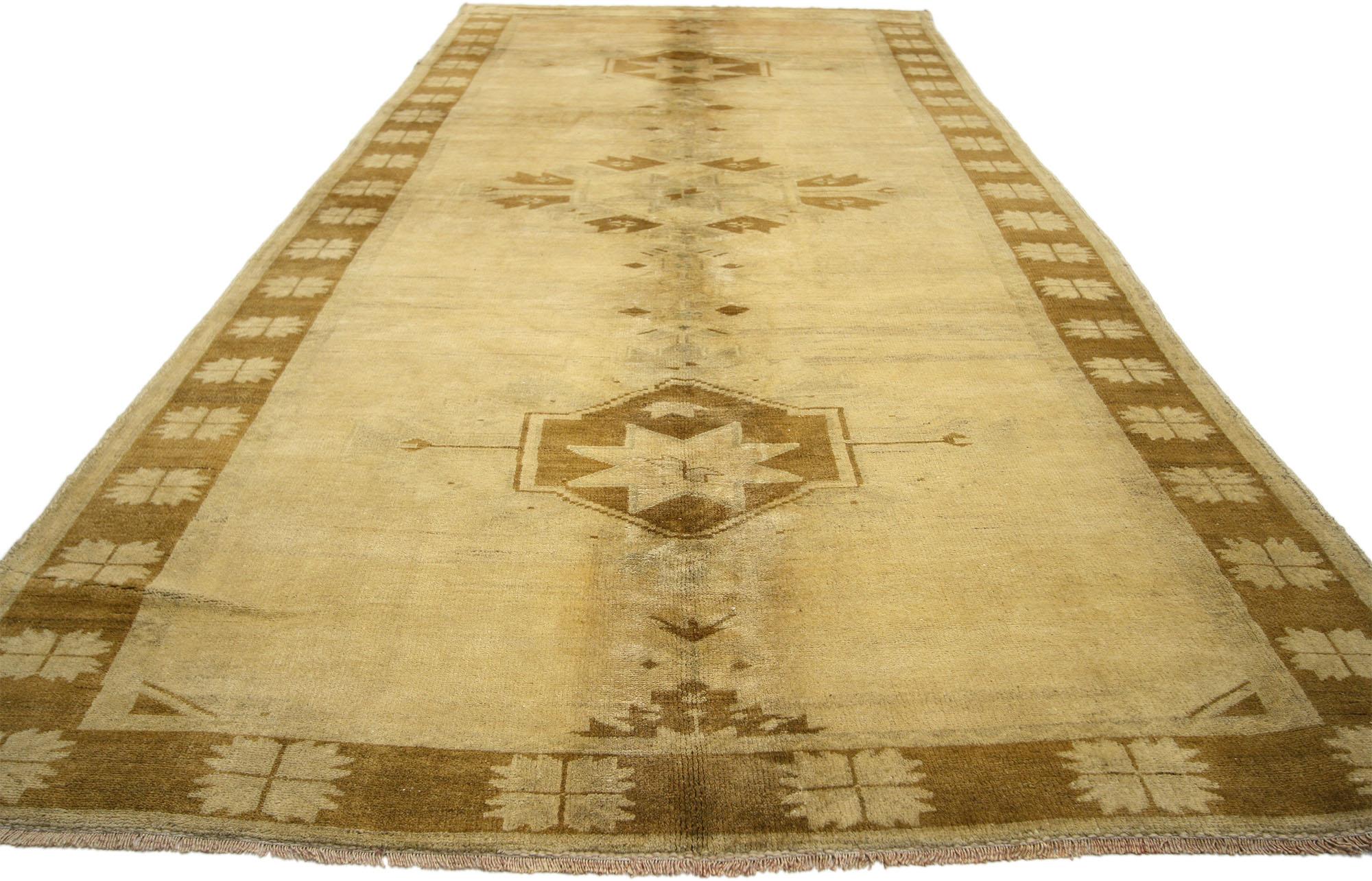 Warm and Neutral Vintage Turkish Oushak Gallery Rug, Wide Hallway Runner In Good Condition For Sale In Dallas, TX