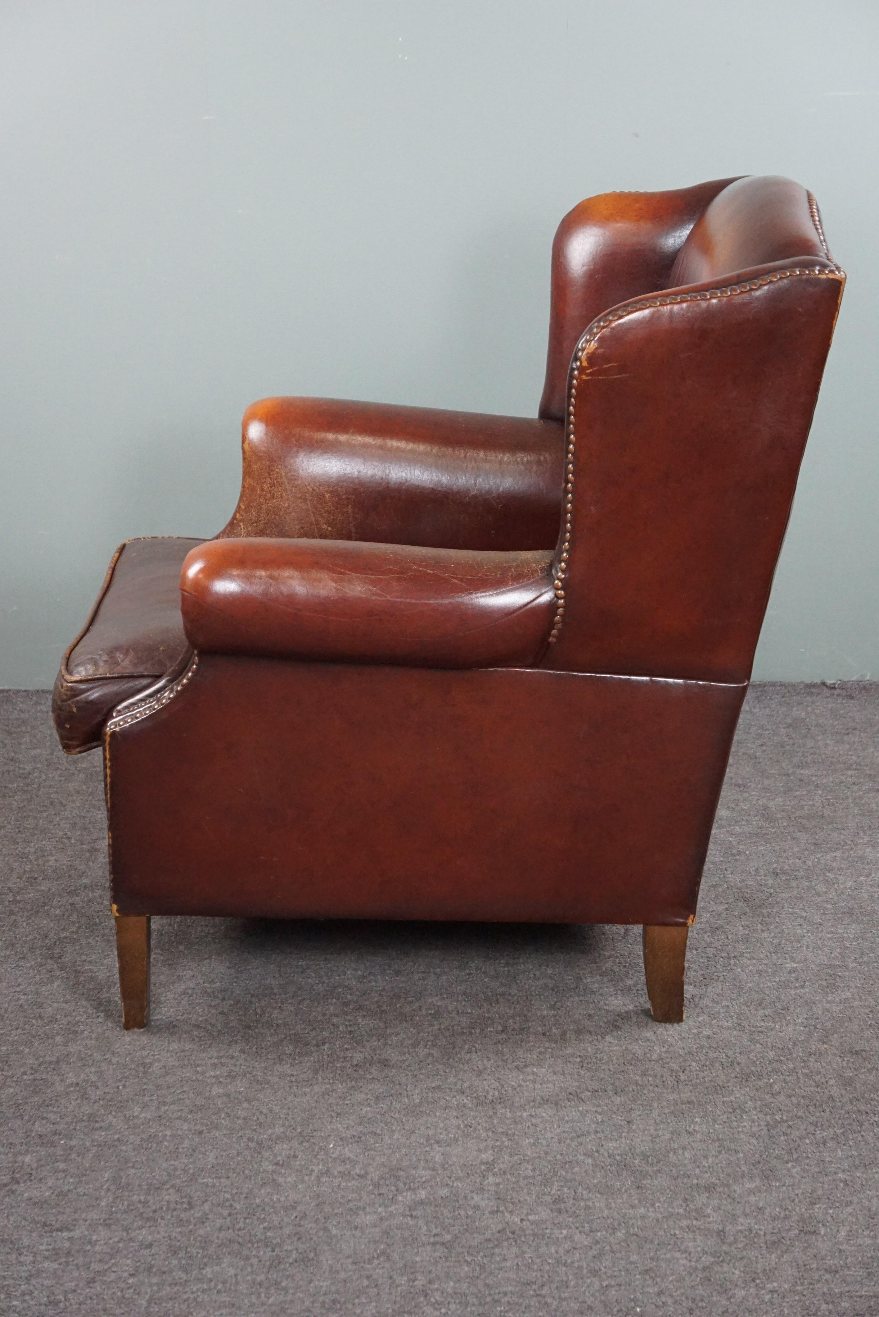 Warm brown sheep leather wing chair with character In Good Condition For Sale In Harderwijk, NL