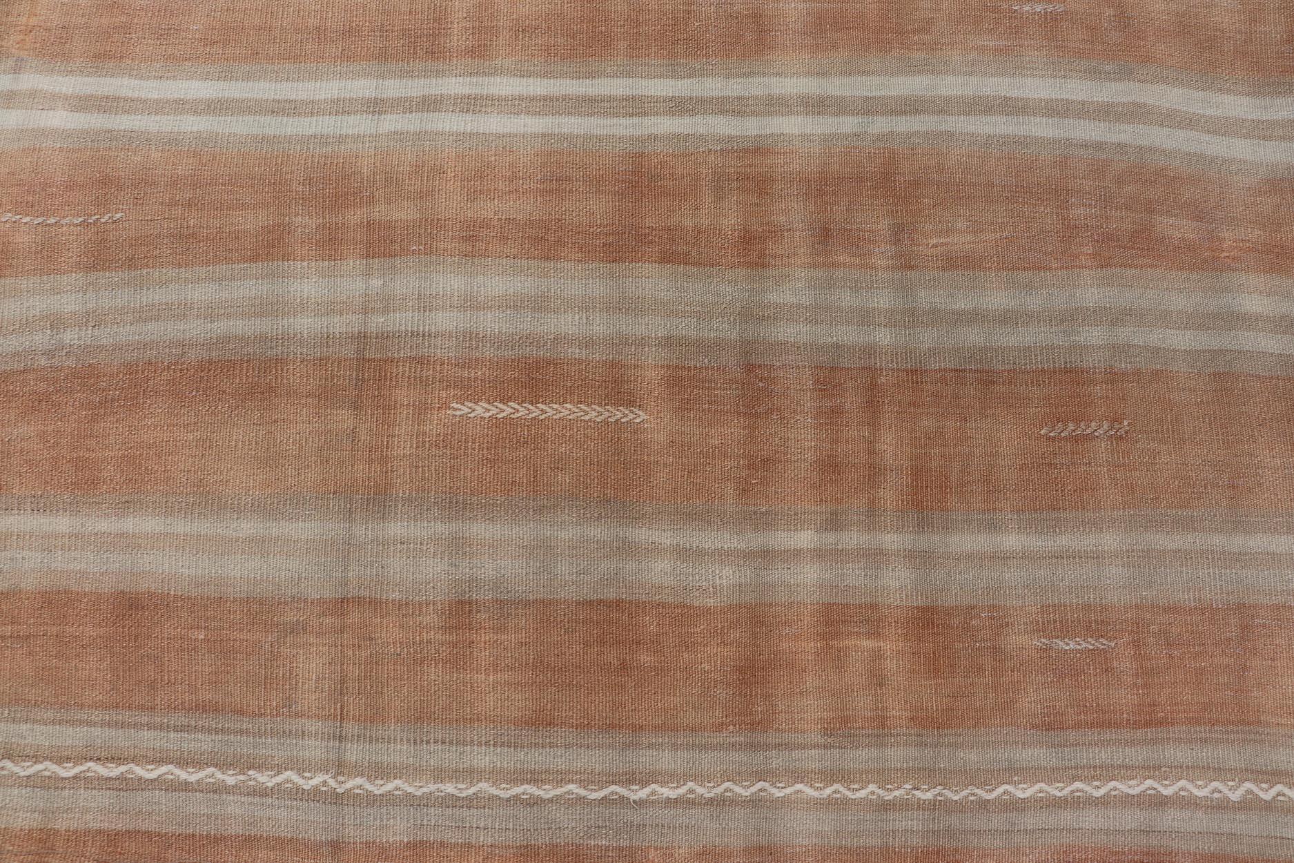 Rug & Kilim Vintage turc à rayures 4'7 x 6'0 en vente 3