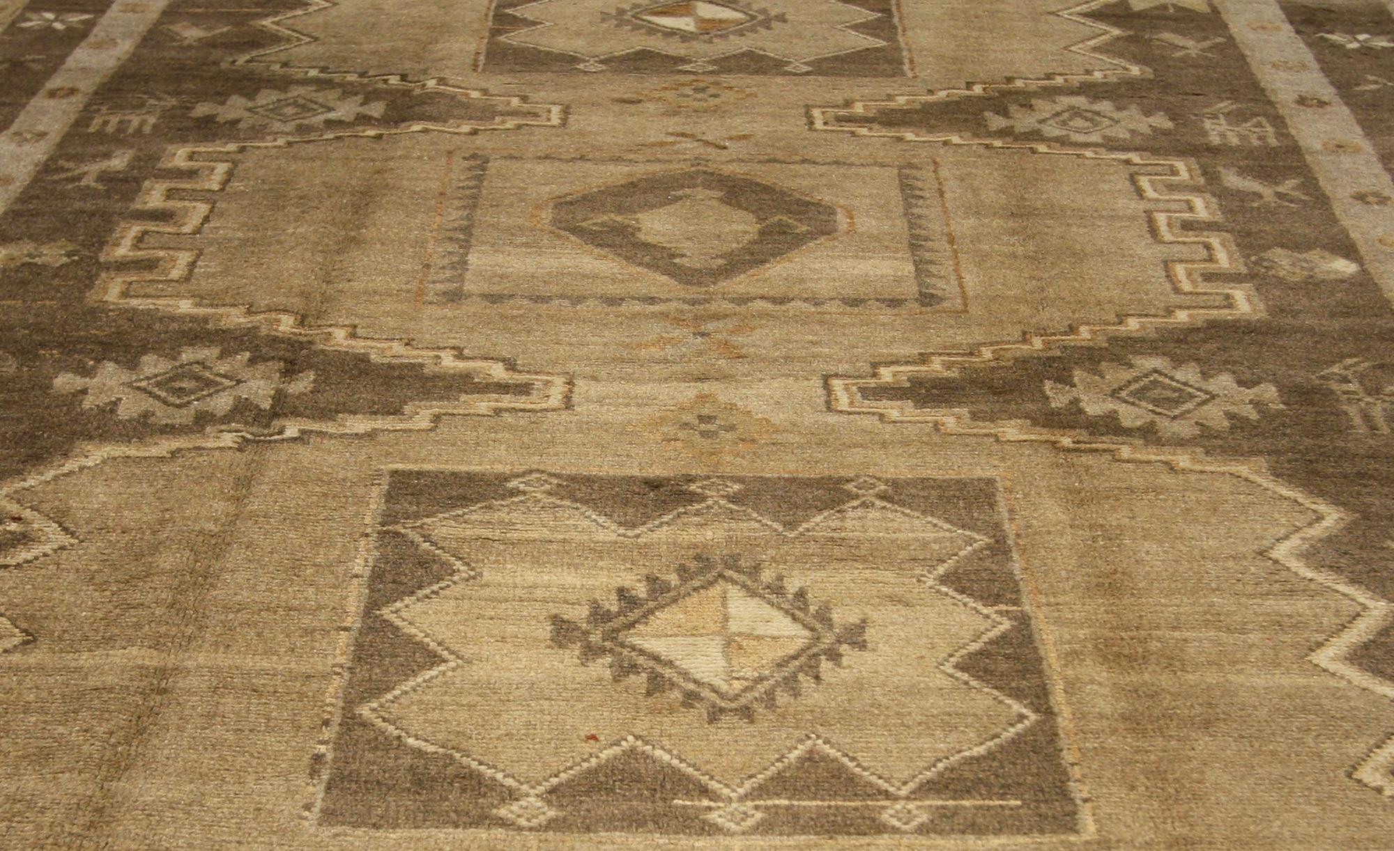 Hand-Knotted Warm Earth-Tone Vintage Persian Hamadan Tribal Rug For Sale