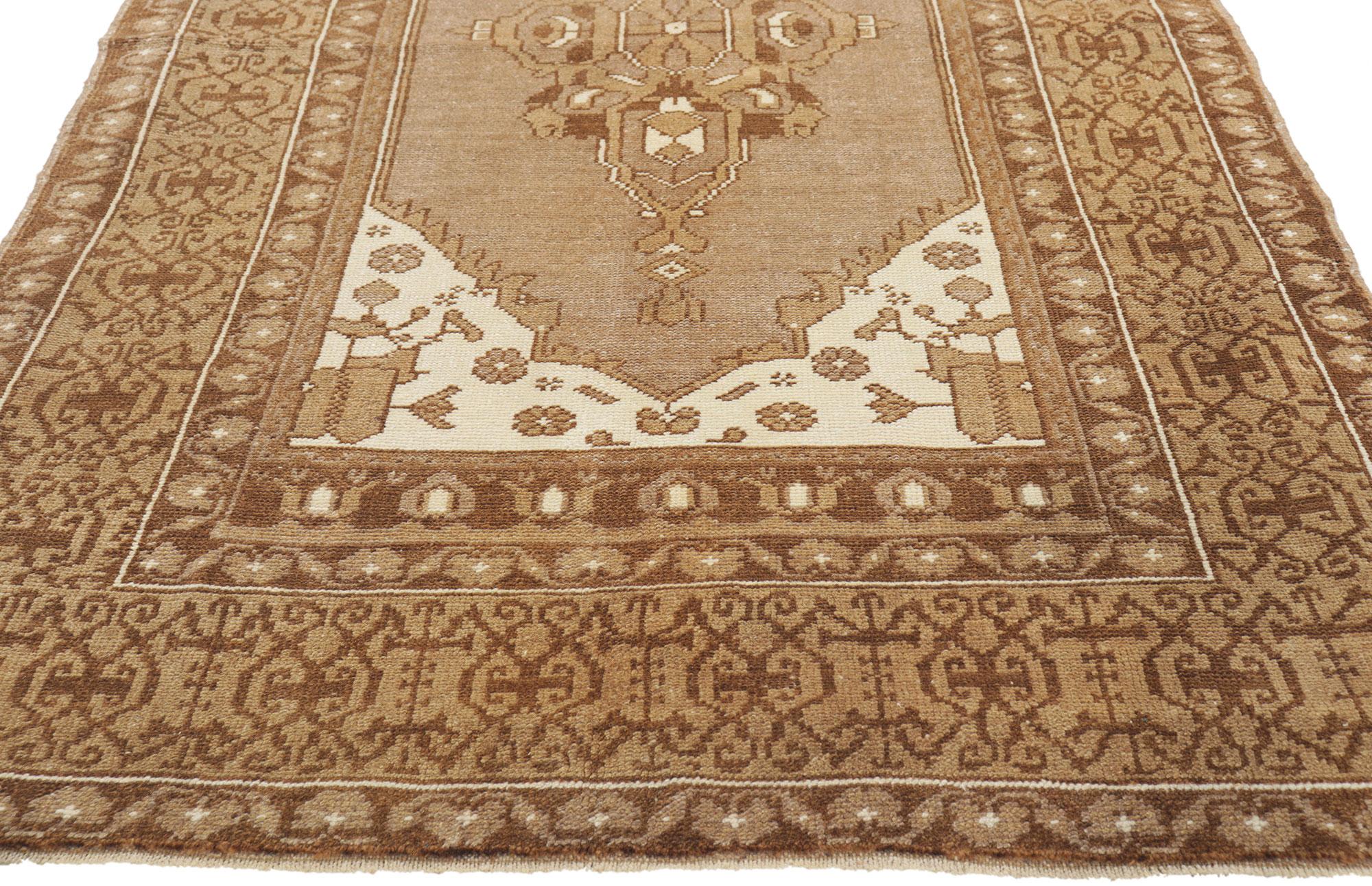 Warm Earth-Tone Vintage Turkish Oushak Rug In Good Condition For Sale In Dallas, TX
