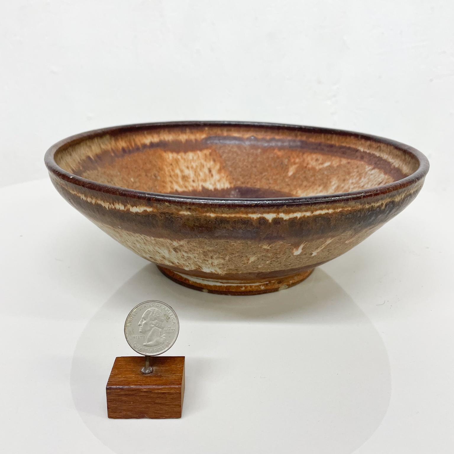 Mid-Century Modern 1977 Speckled Art Pottery Bowl Signed Rucker For Sale