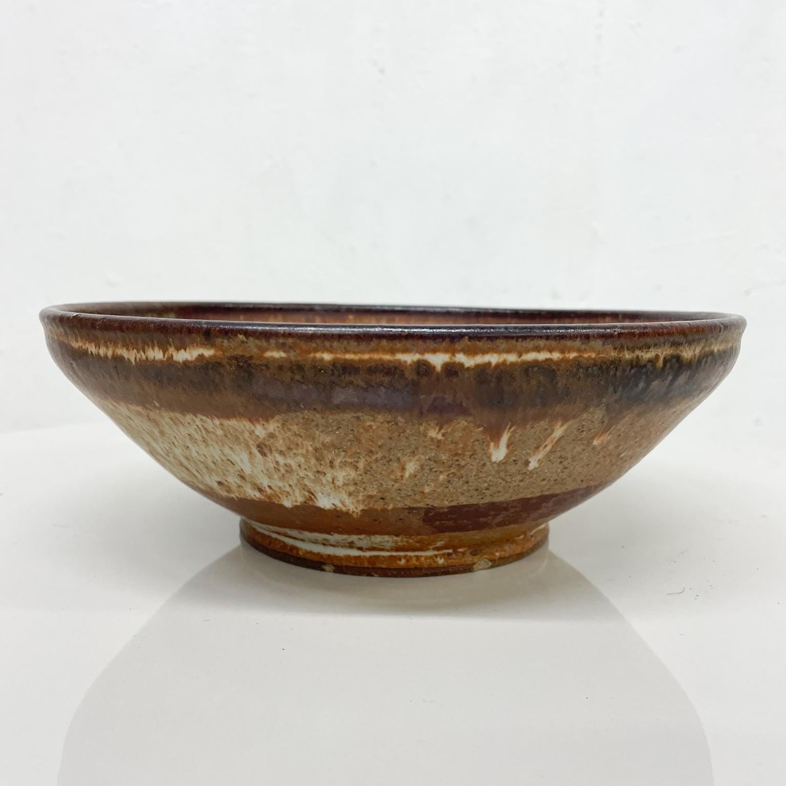 American 1977 Speckled Art Pottery Bowl Signed Rucker For Sale