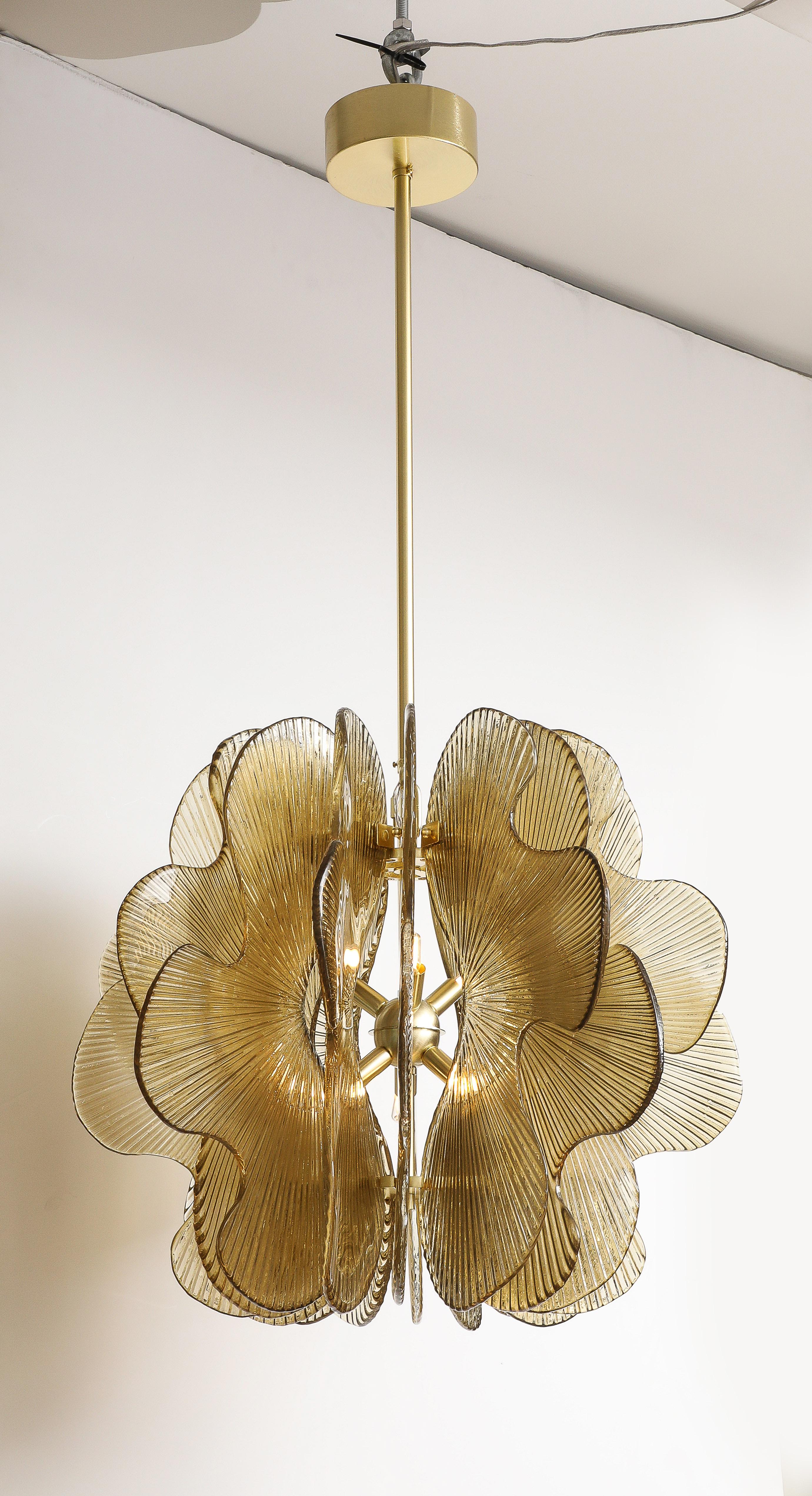 Warmes Gold Murano Glas Blume Scalloped Anhänger Kronleuchter, Italien im Angebot 3