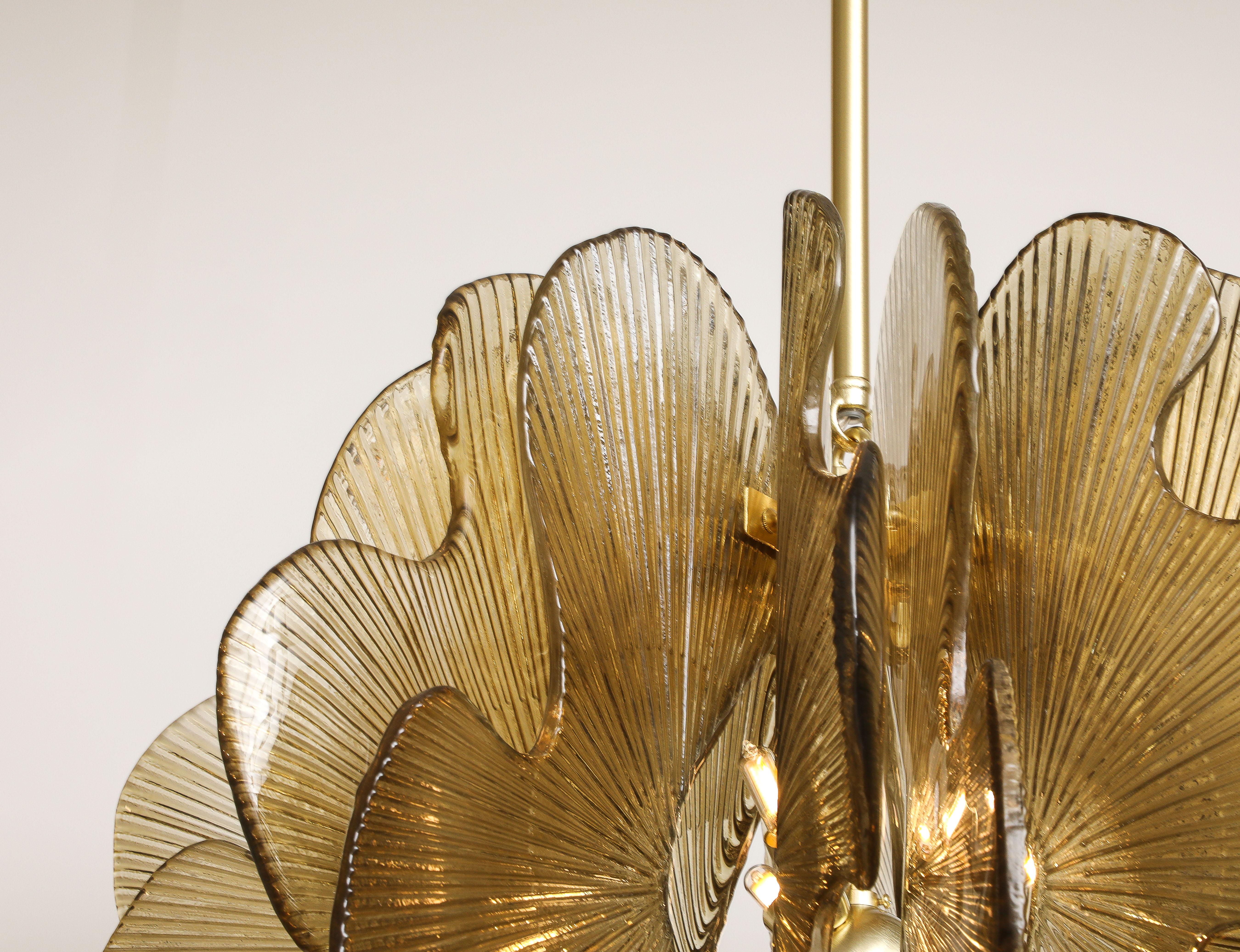 Warmes Gold Murano Glas Blume Scalloped Anhänger Kronleuchter, Italien (Italienisch) im Angebot