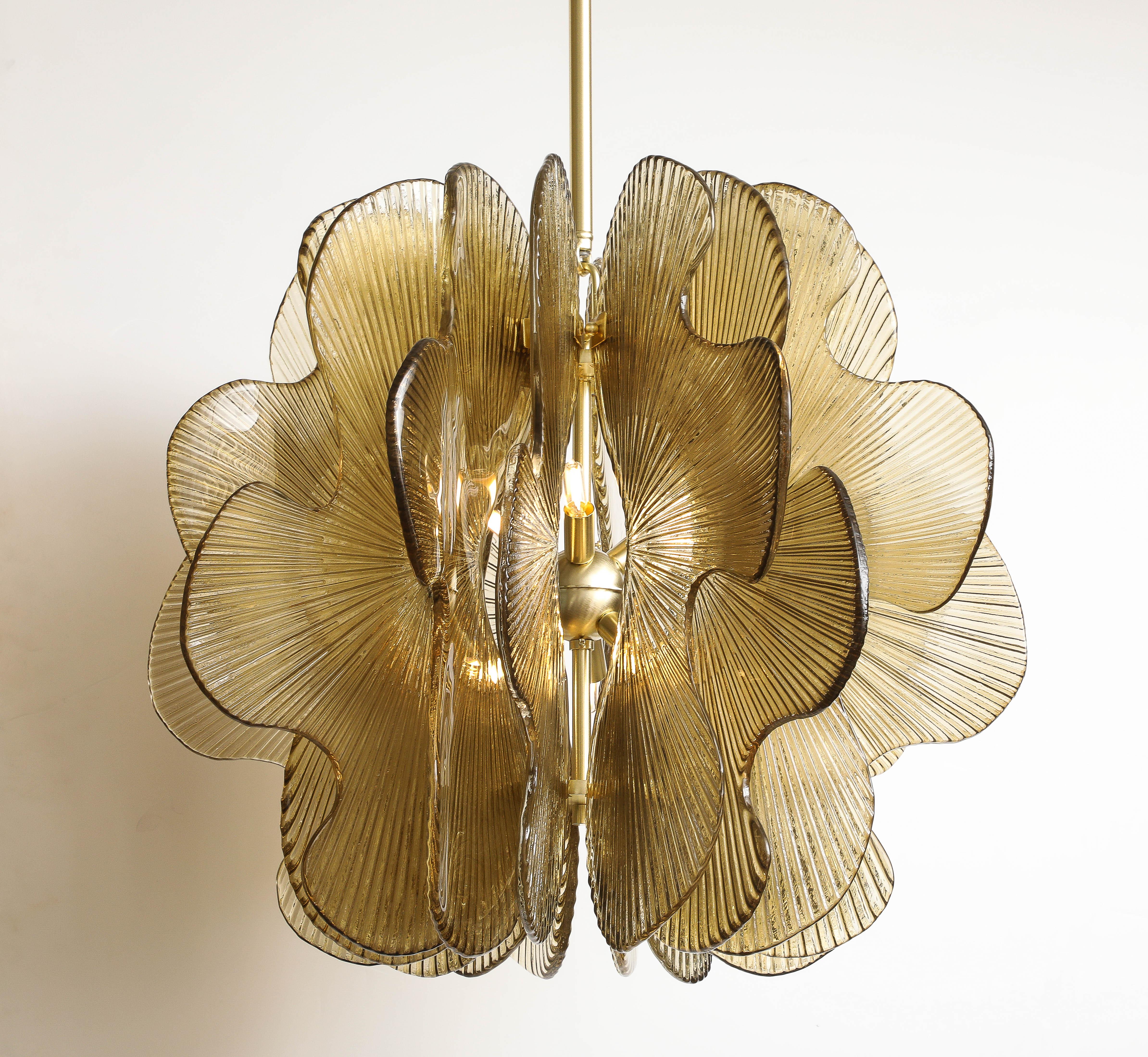 Warmes Gold Murano Glas Blume Scalloped Anhänger Kronleuchter, Italien im Angebot 1