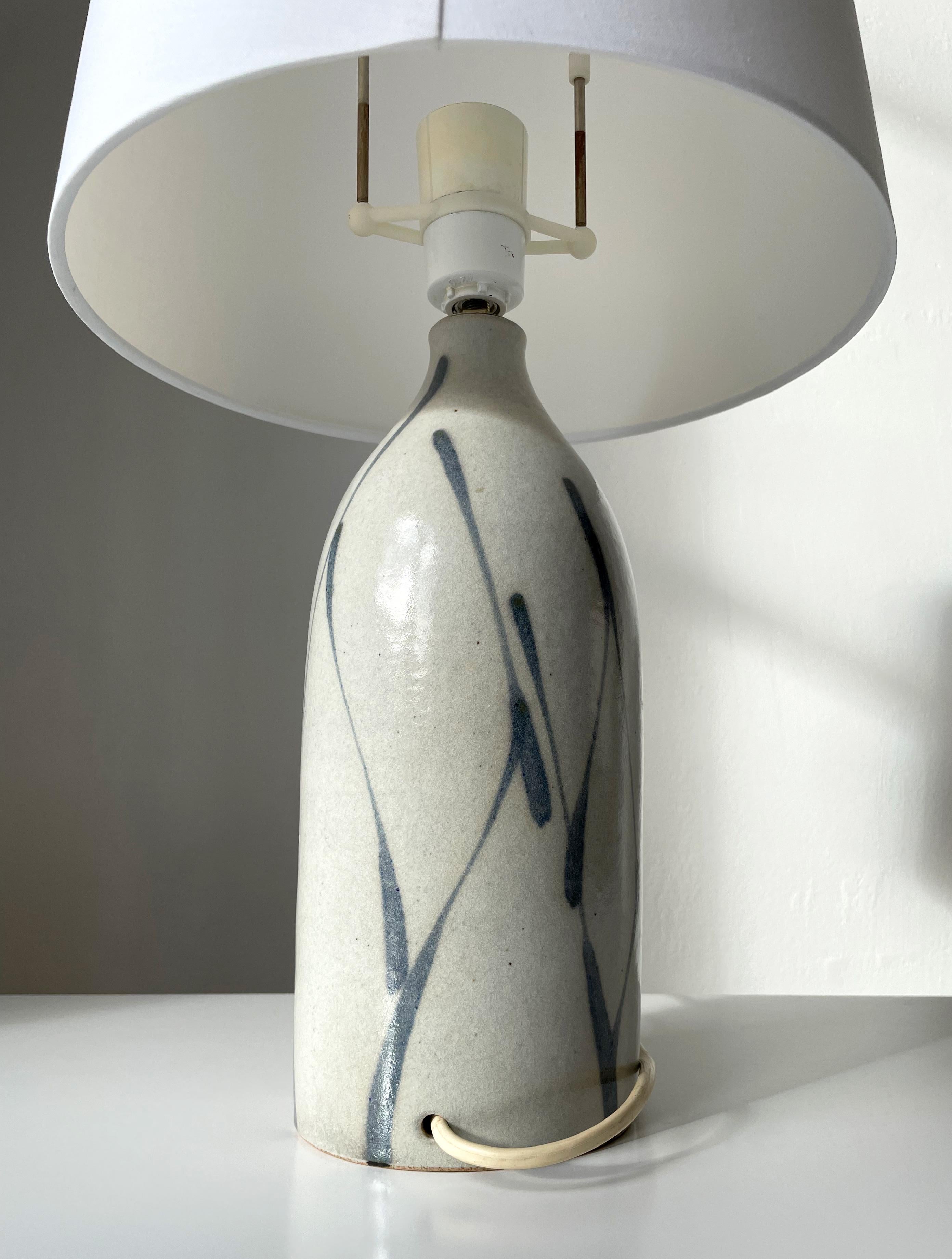 Soft Lined Kähler Danish Modern Graphic Table Lamp, 1960s In Good Condition For Sale In Copenhagen, DK