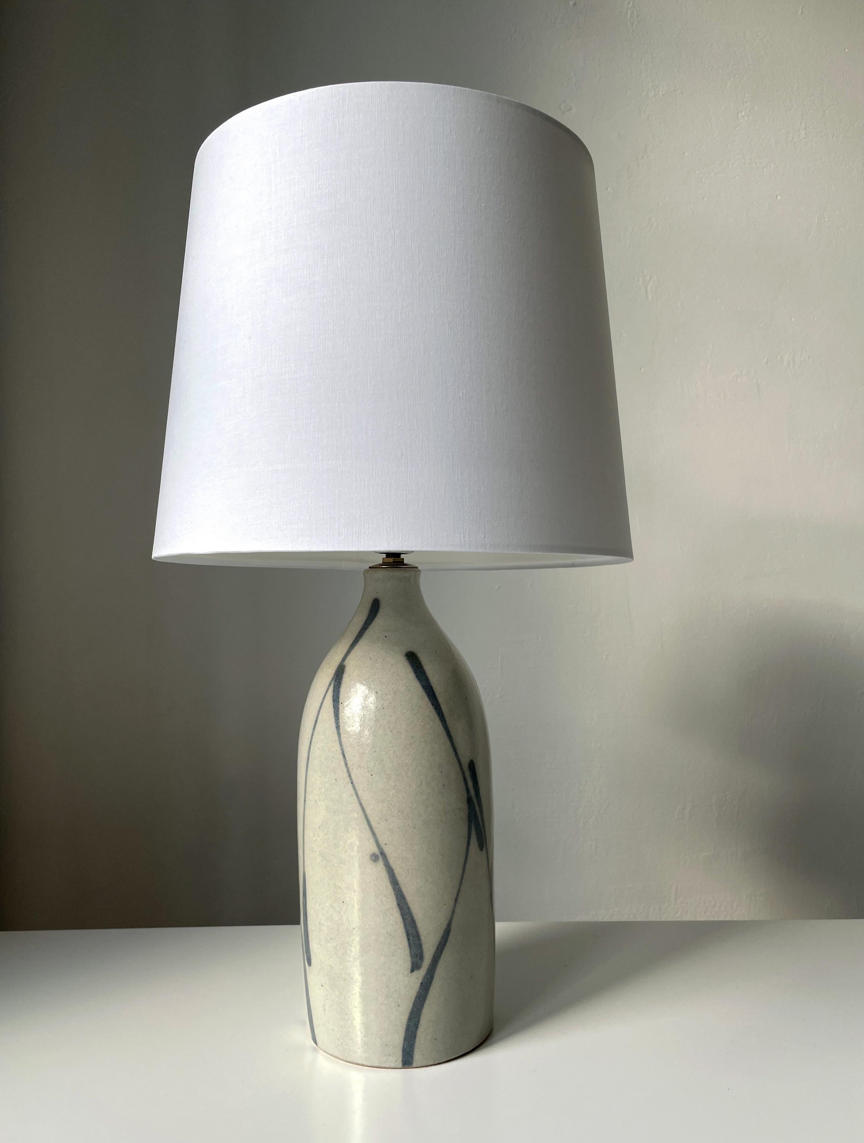 20th Century Soft Lined Kähler Danish Modern Graphic Table Lamp, 1960s For Sale